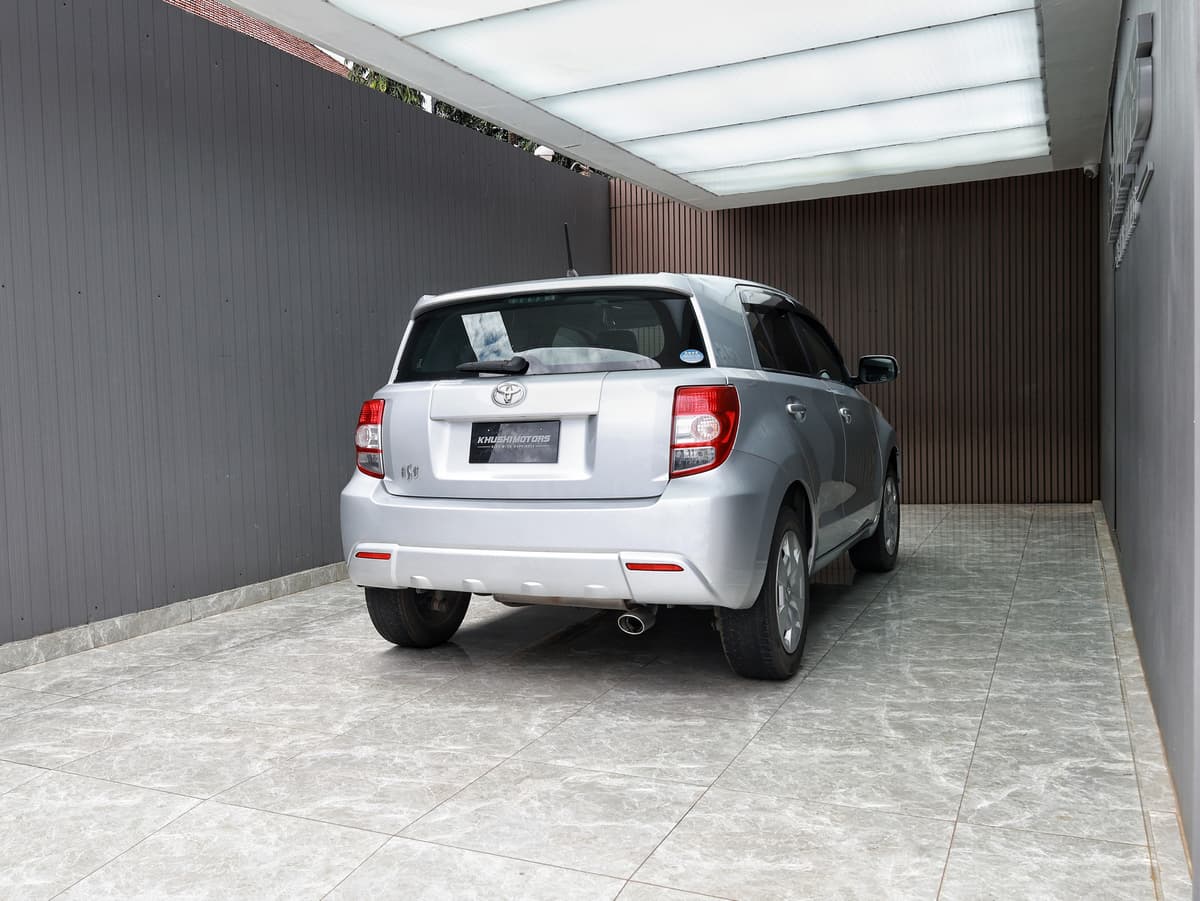 2013 Toyota IST 150X image-6