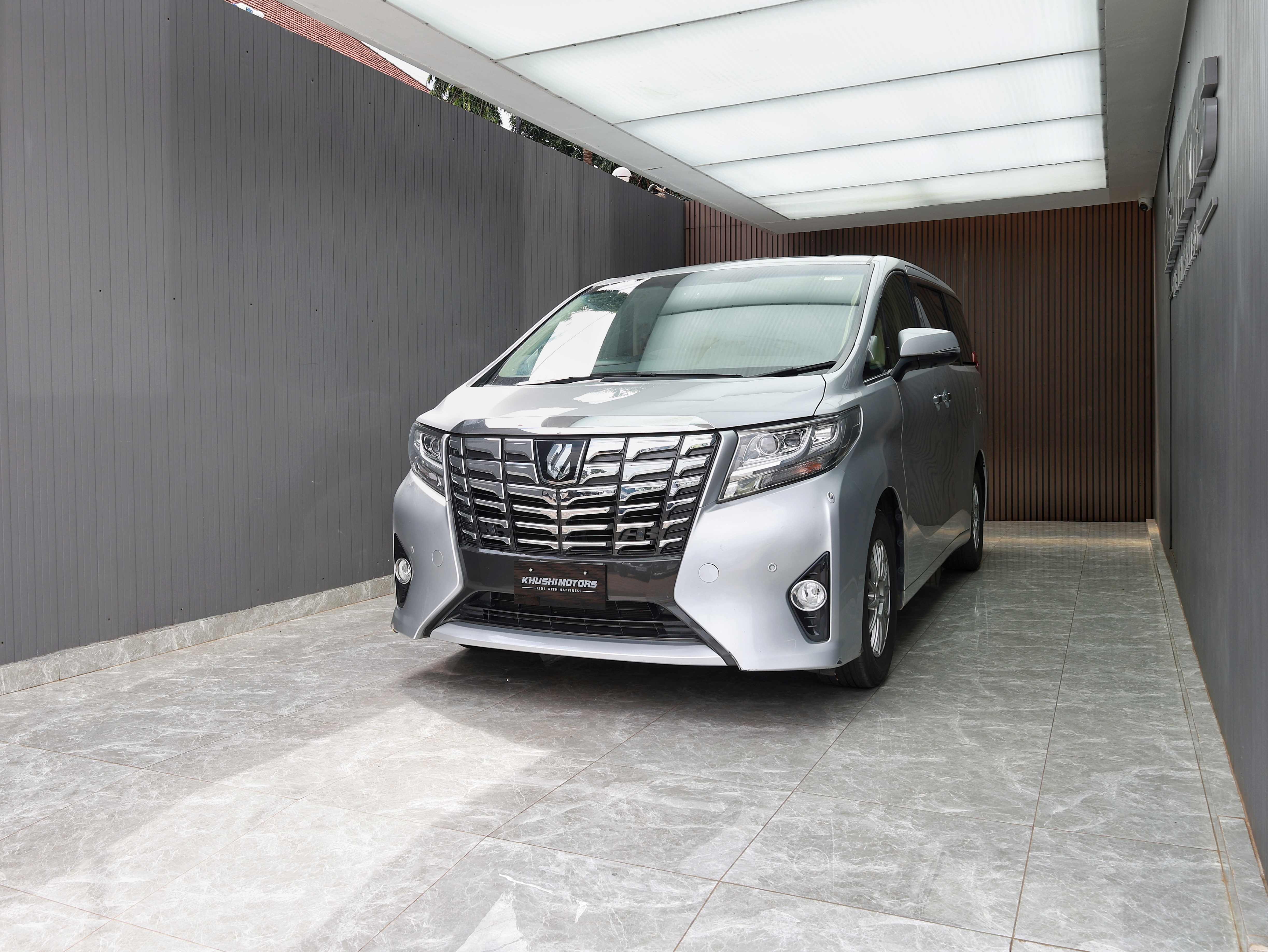 2017 Toyota Alphard 2.5X image-3