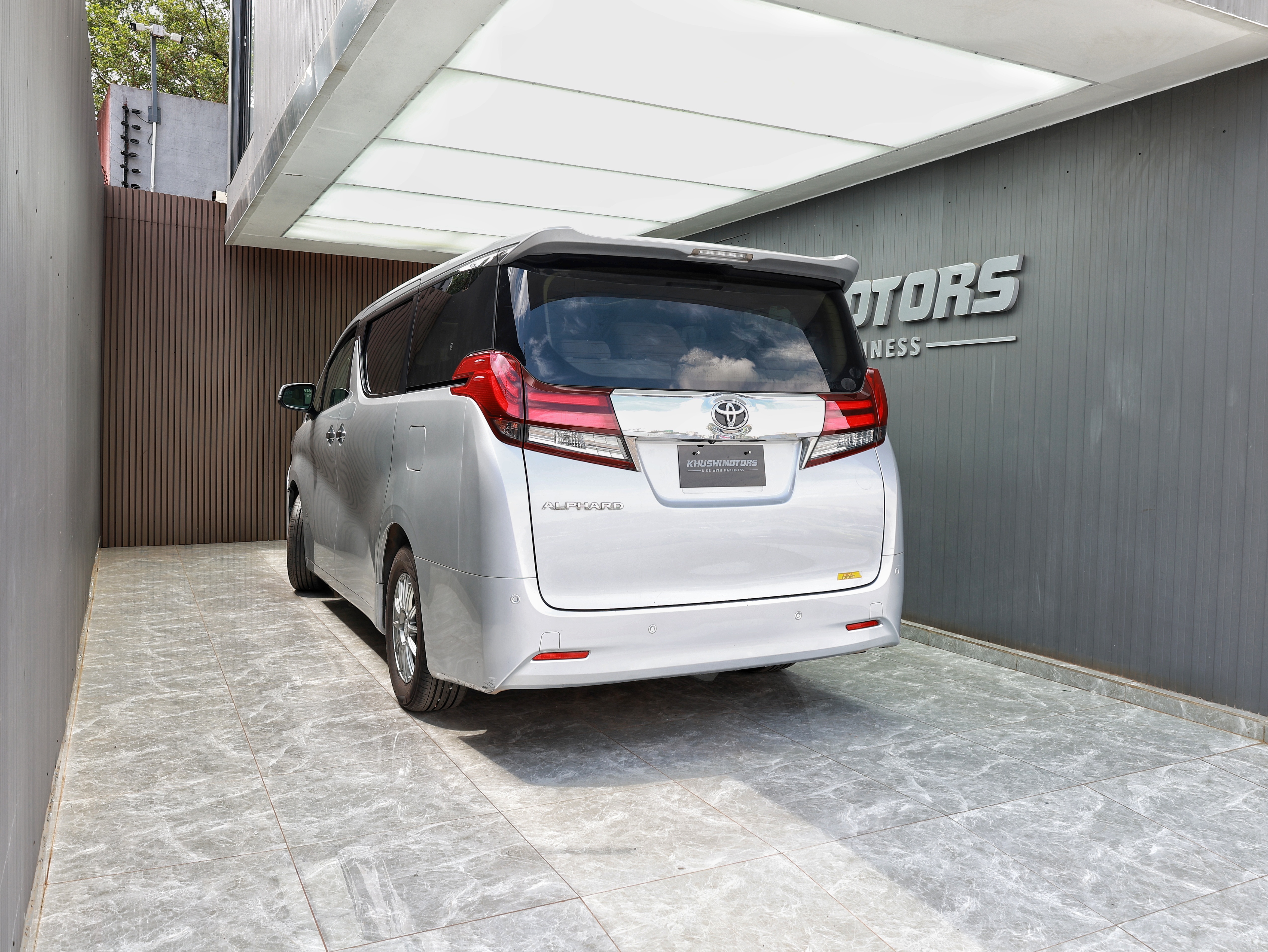 2017 Toyota Alphard 2.5X image-4