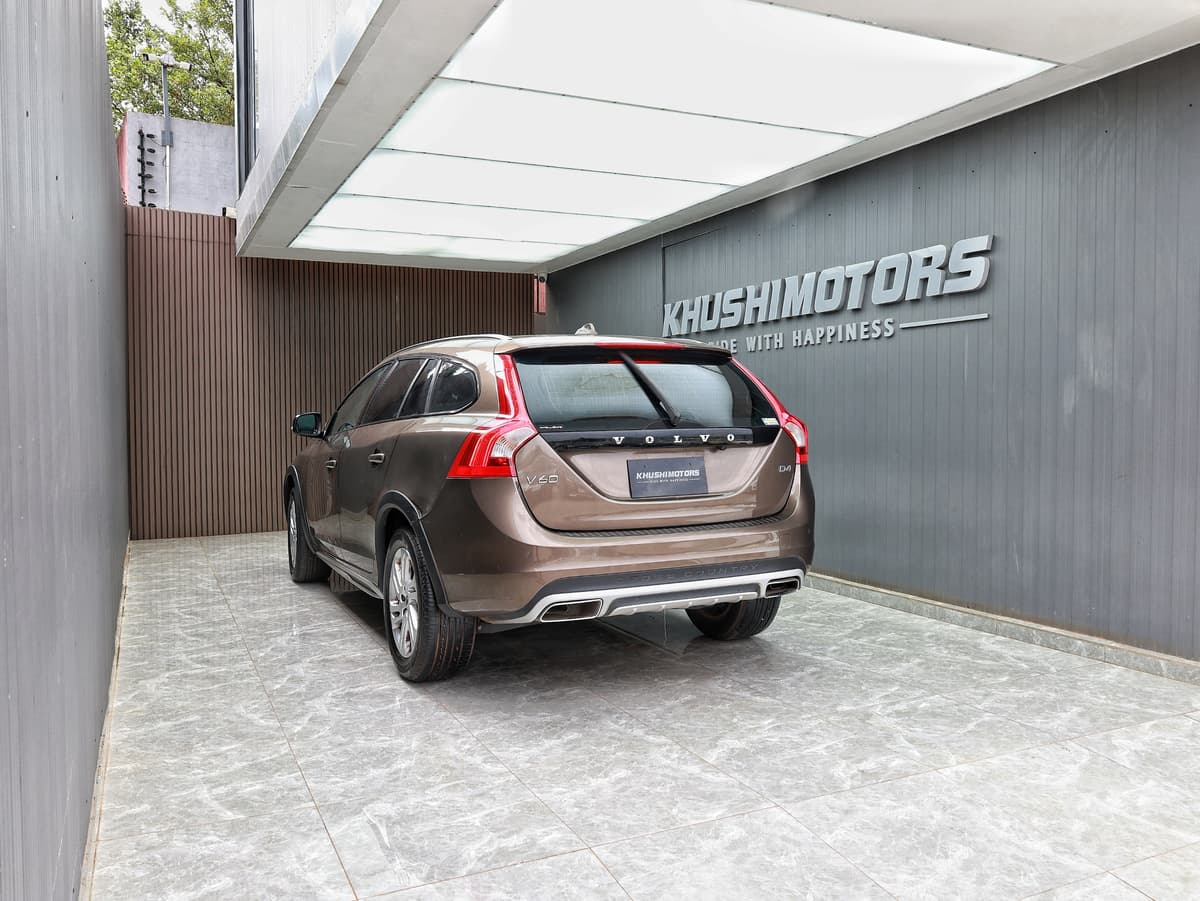 2017 Volvo V60 Cross Country D4 Se image-4