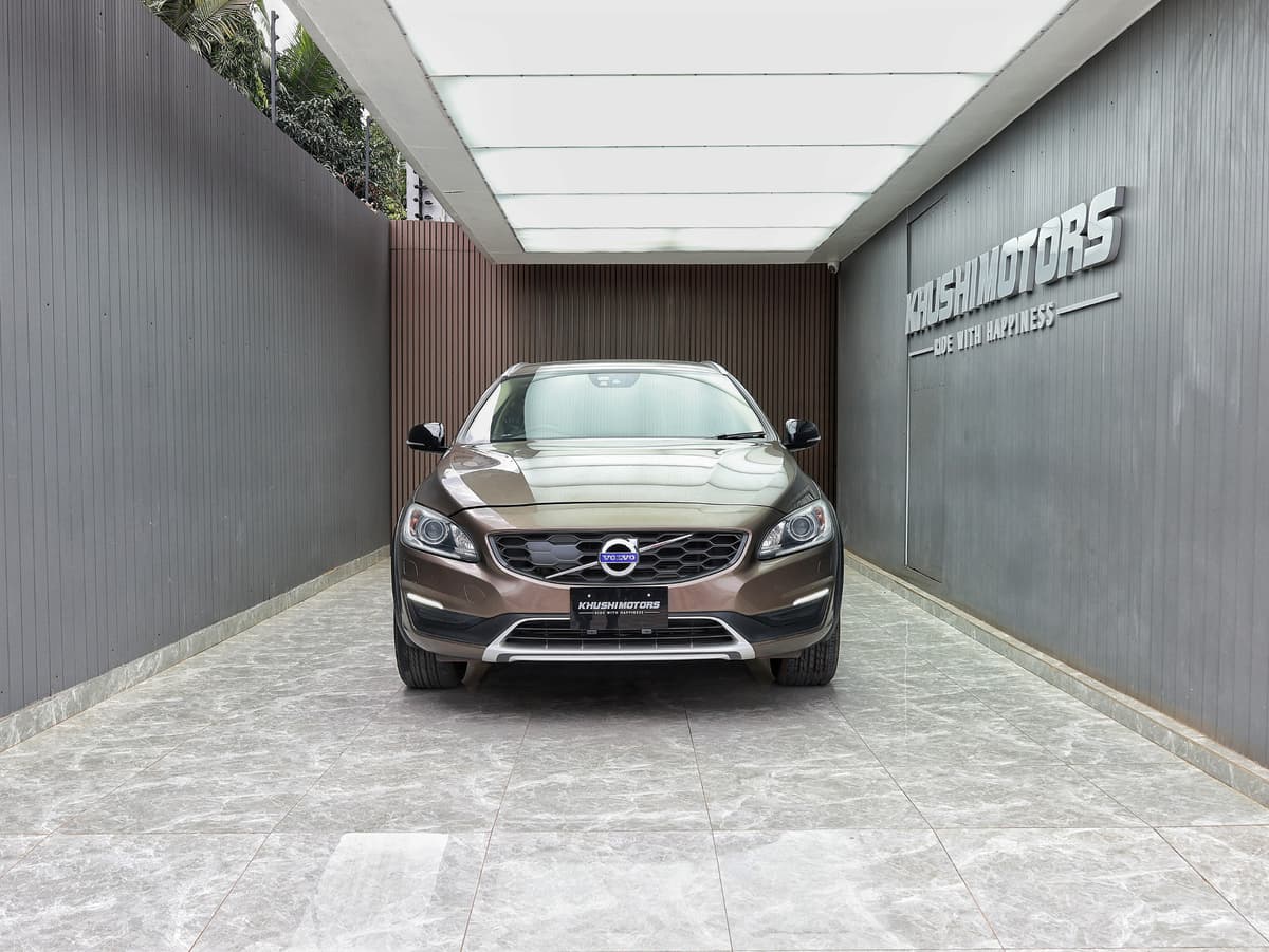 2017 Volvo V60 Cross Country D4 Se image-2
