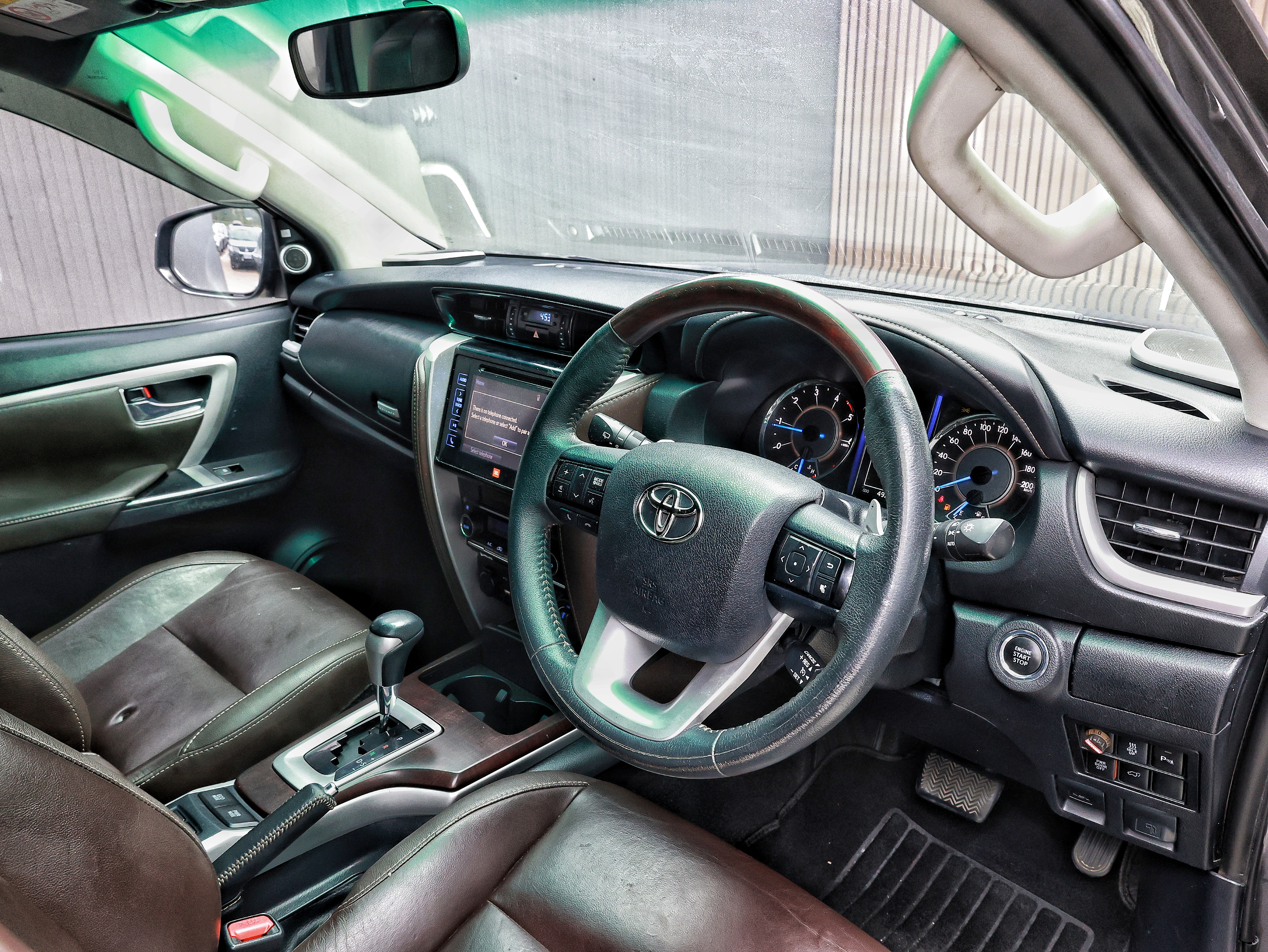 2017 Toyota Fortuner image-8
