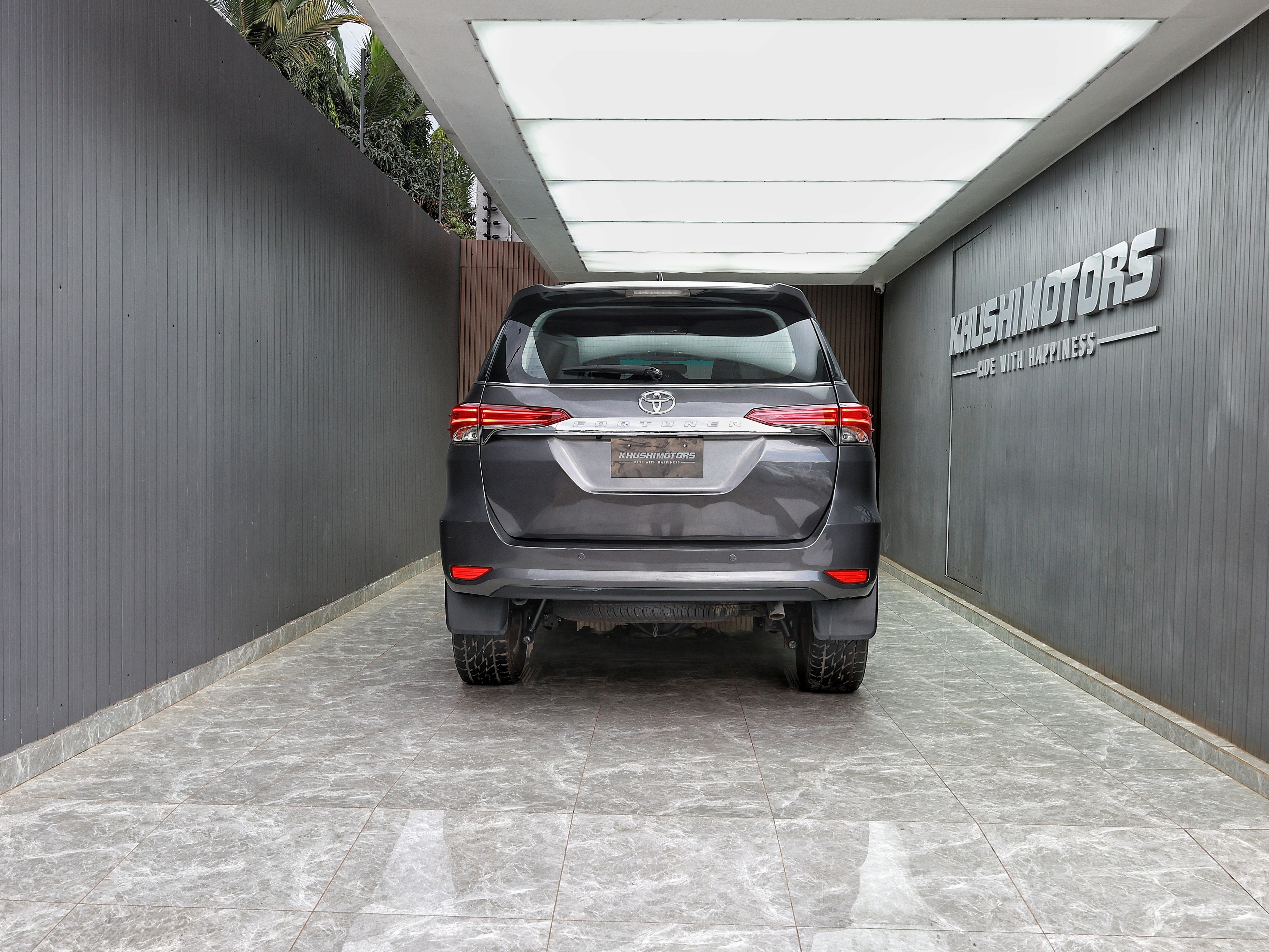 2017 Toyota Fortuner image-5