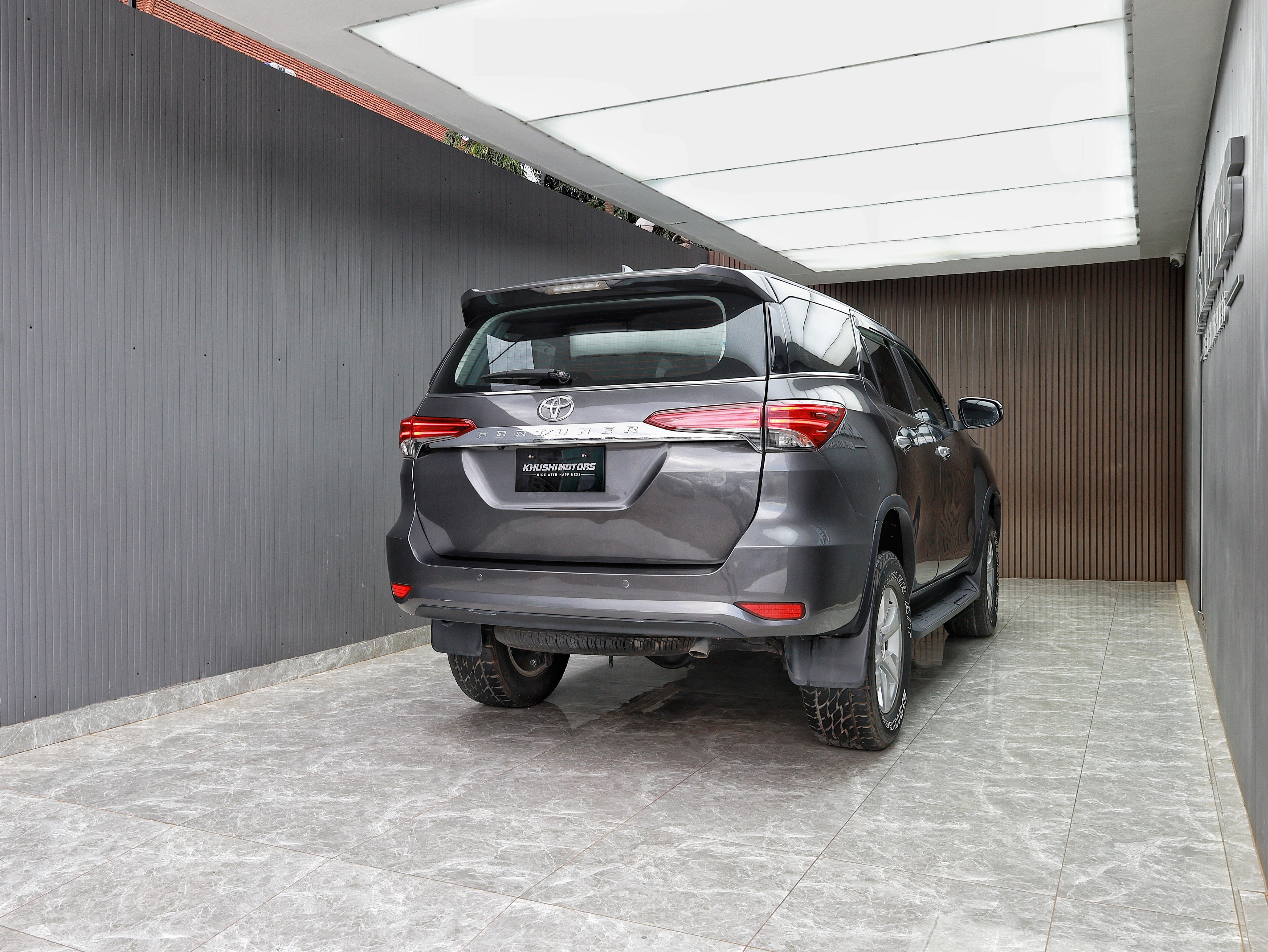 2017 Toyota Fortuner image-6