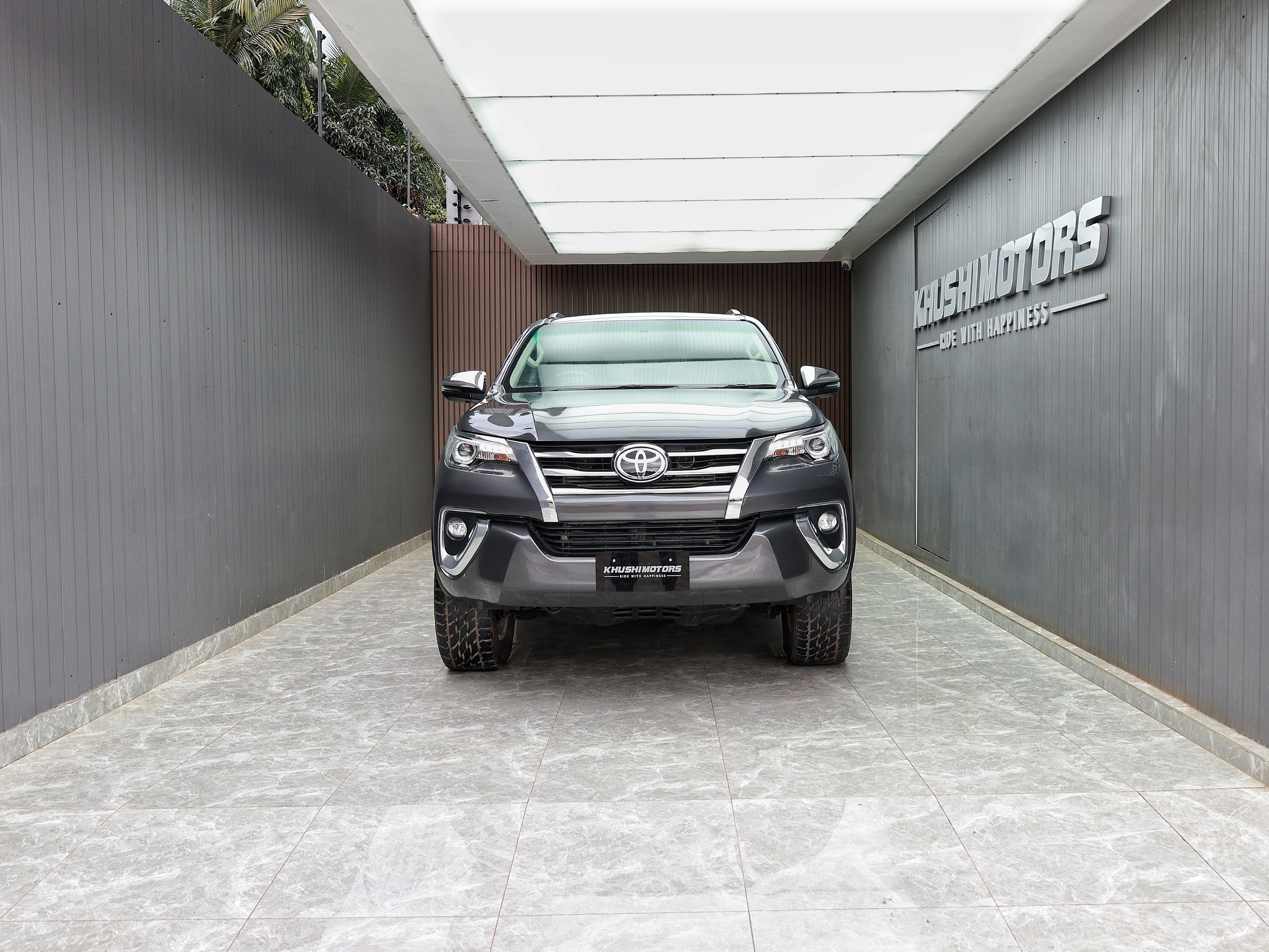 2017 Toyota Fortuner image-2