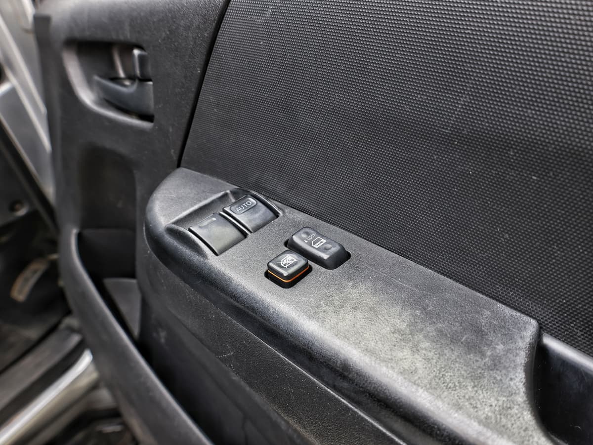 2012 Toyota Regius Van DX image-10