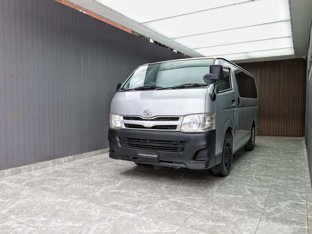 2012 Toyota Regius Van DX image-3