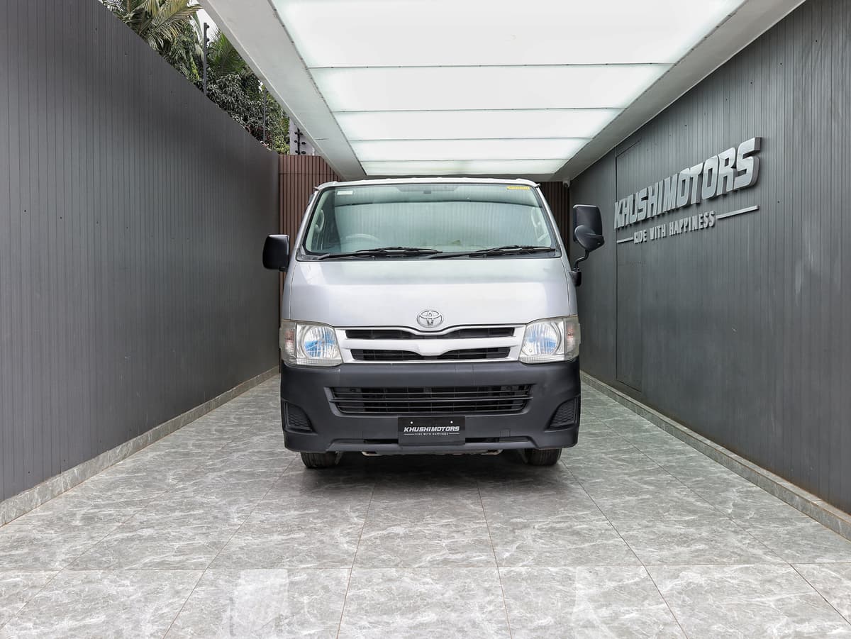 2012 Toyota Regius Van DX image-2