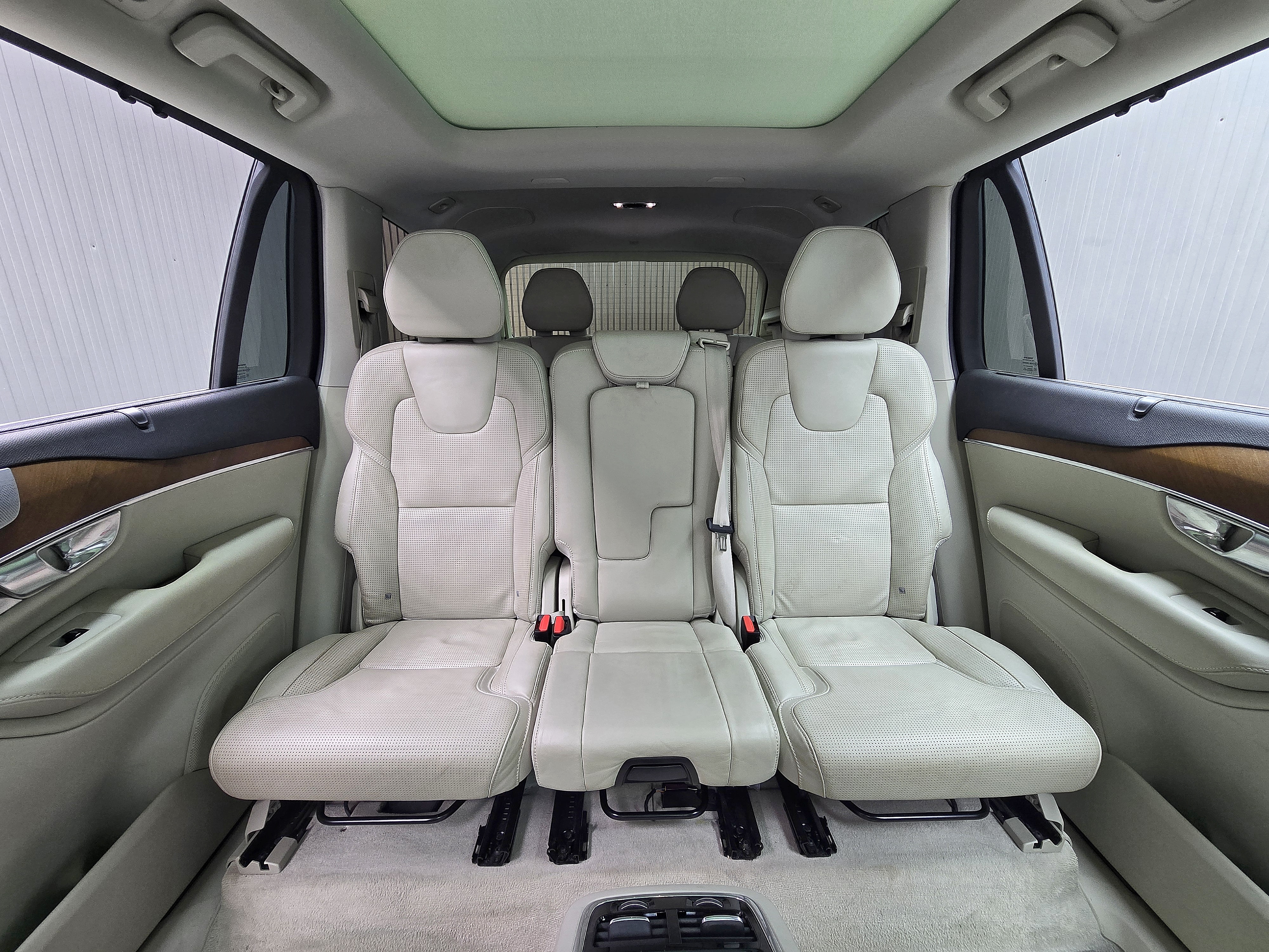 2017 Volvo XC90 T8 TWIN ENGINE AWD image-13