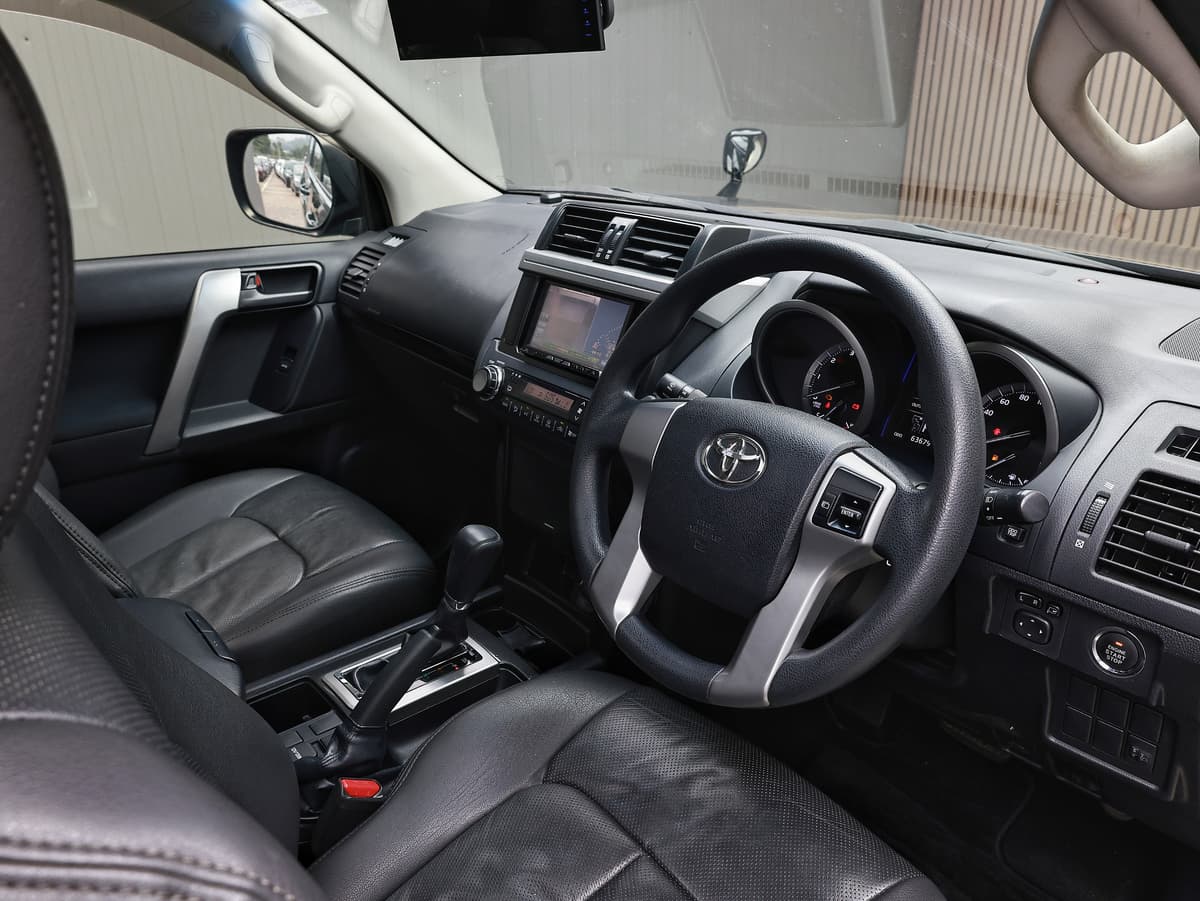 2013 Toyota Land Cruiser Prado TX image-8