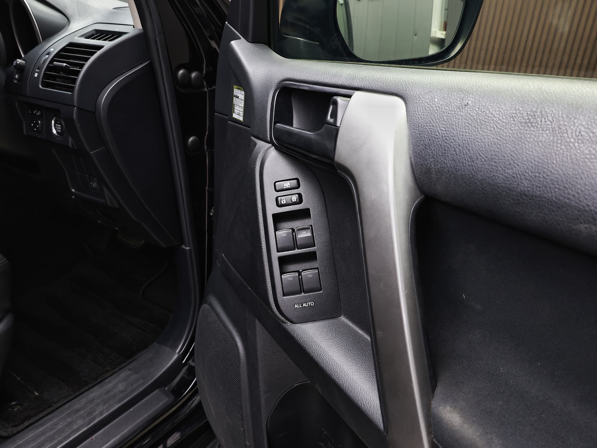 2013 Toyota Land Cruiser Prado TX image-11