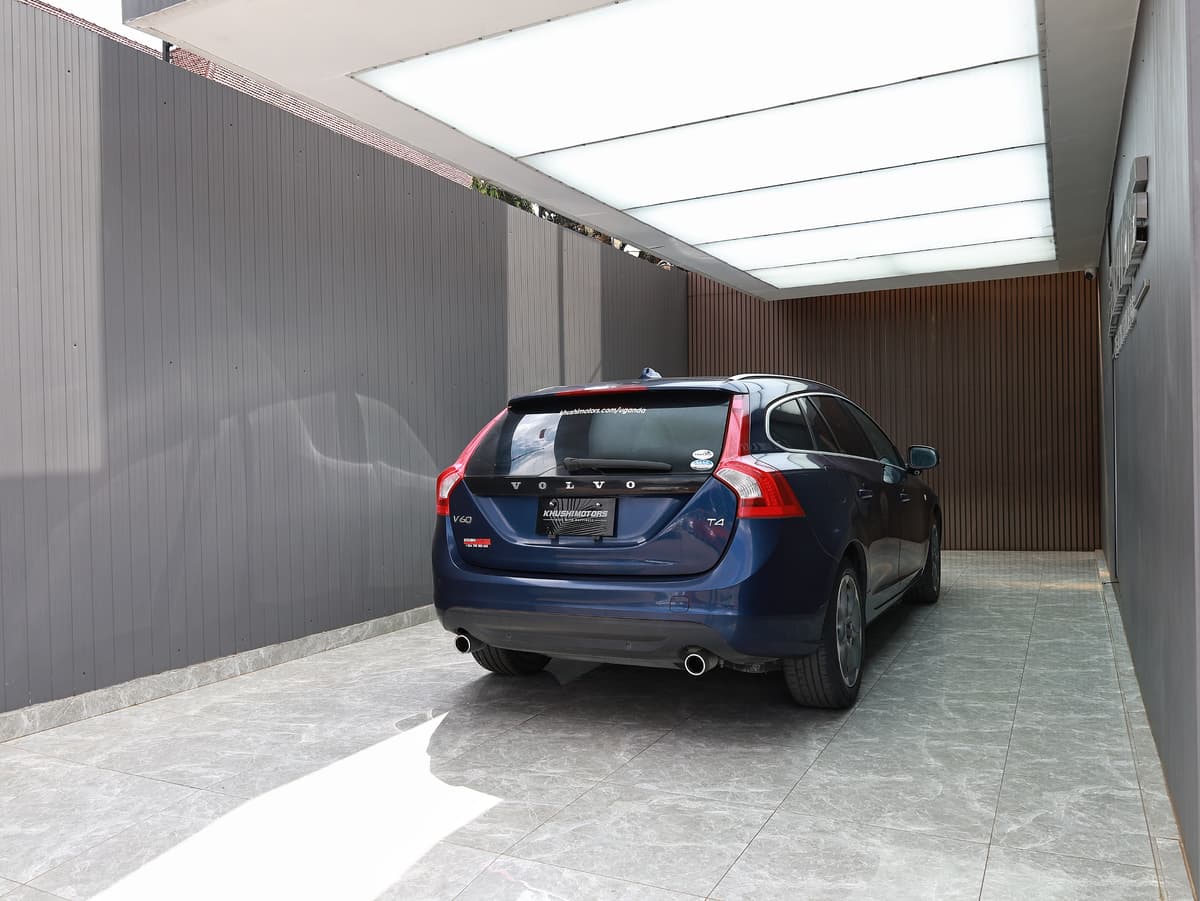 2012 Volvo V60 V60T4 image-4
