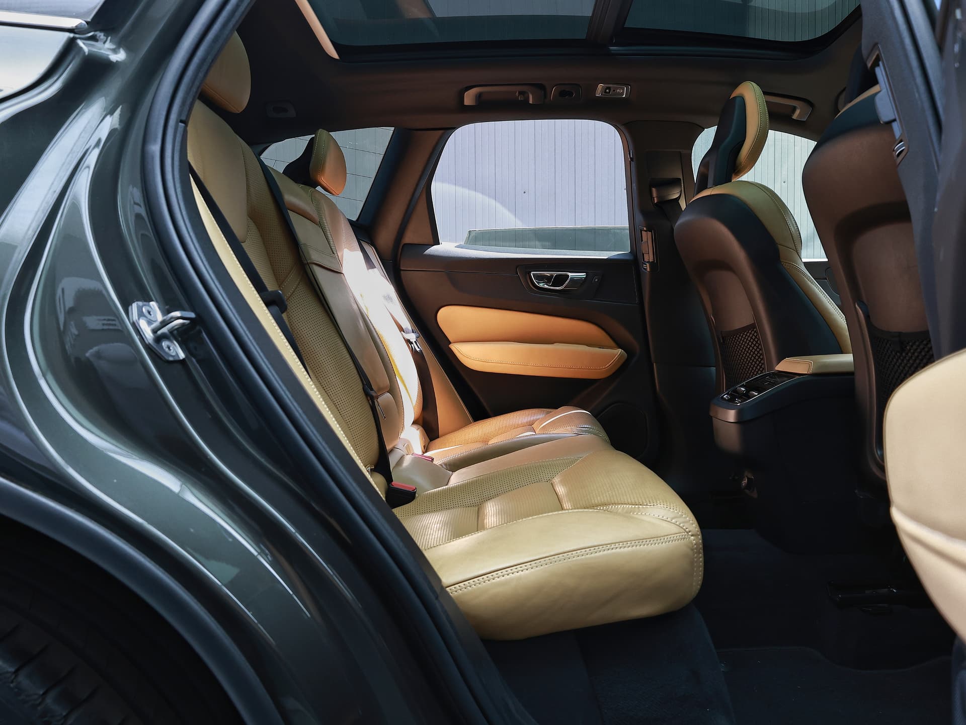 2018 Volvo XC60 D4 image-16