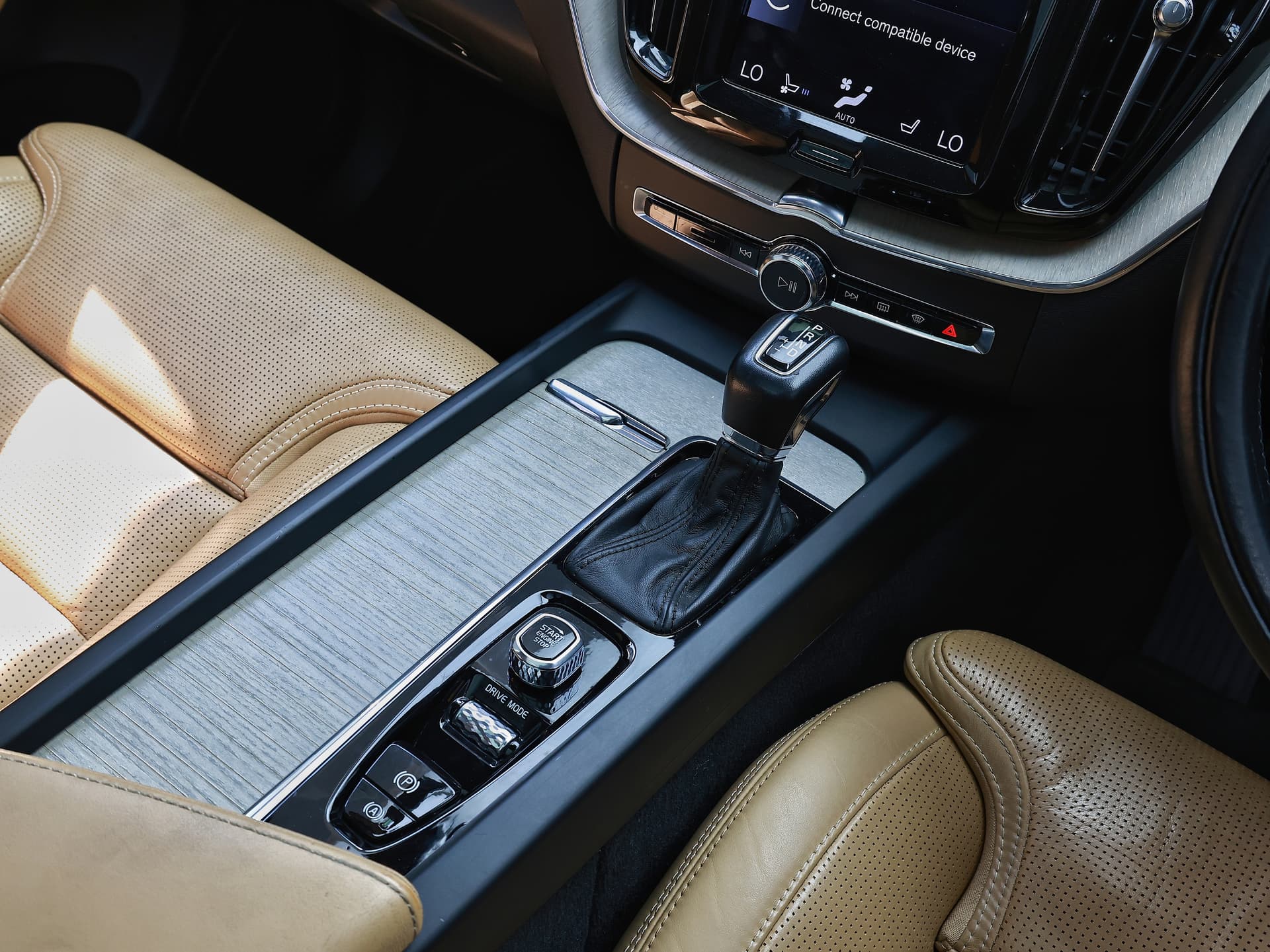 2018 Volvo XC60 D4 image-10