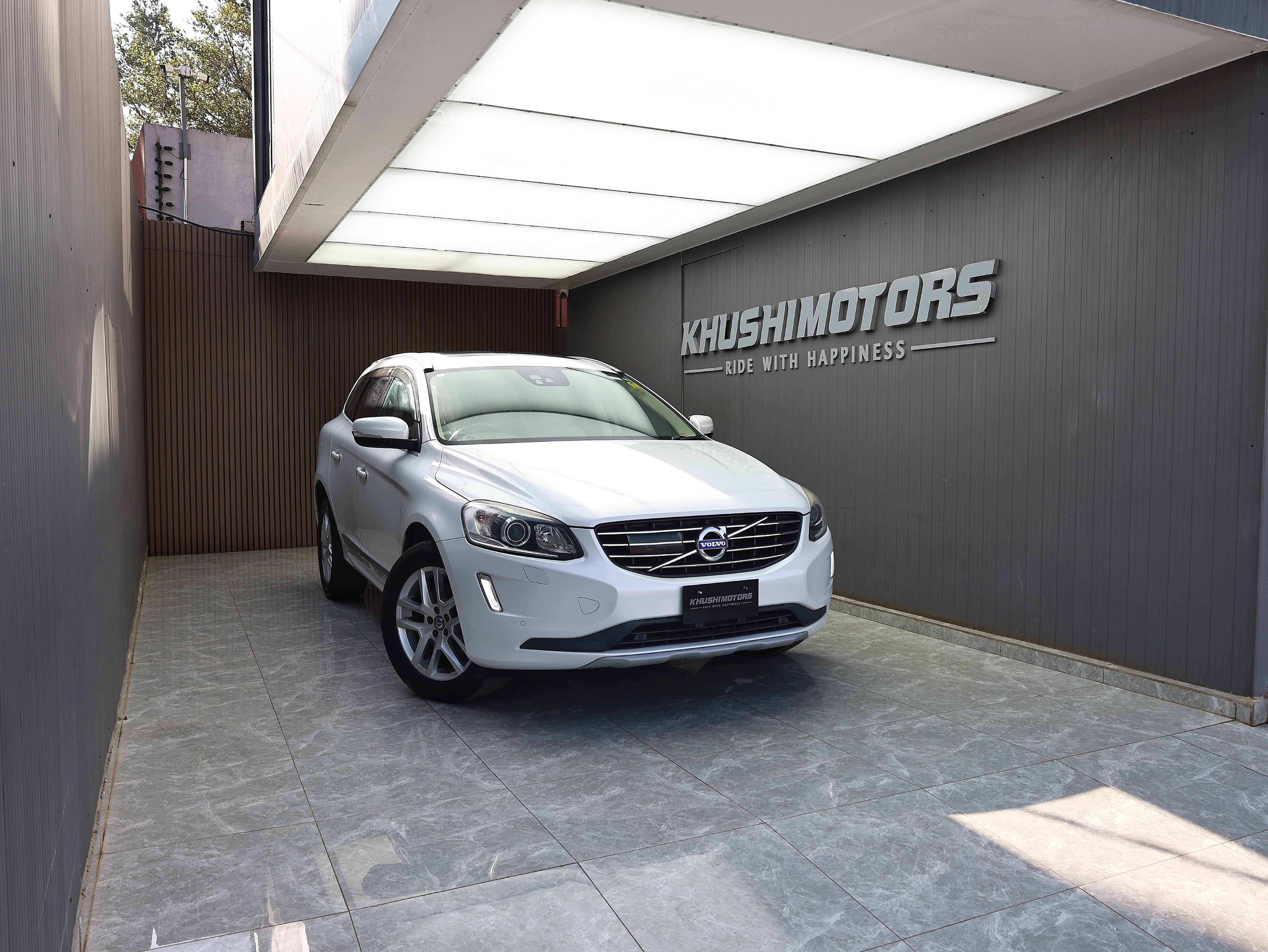 2017 Volvo XC60 D4 Classic image-1
