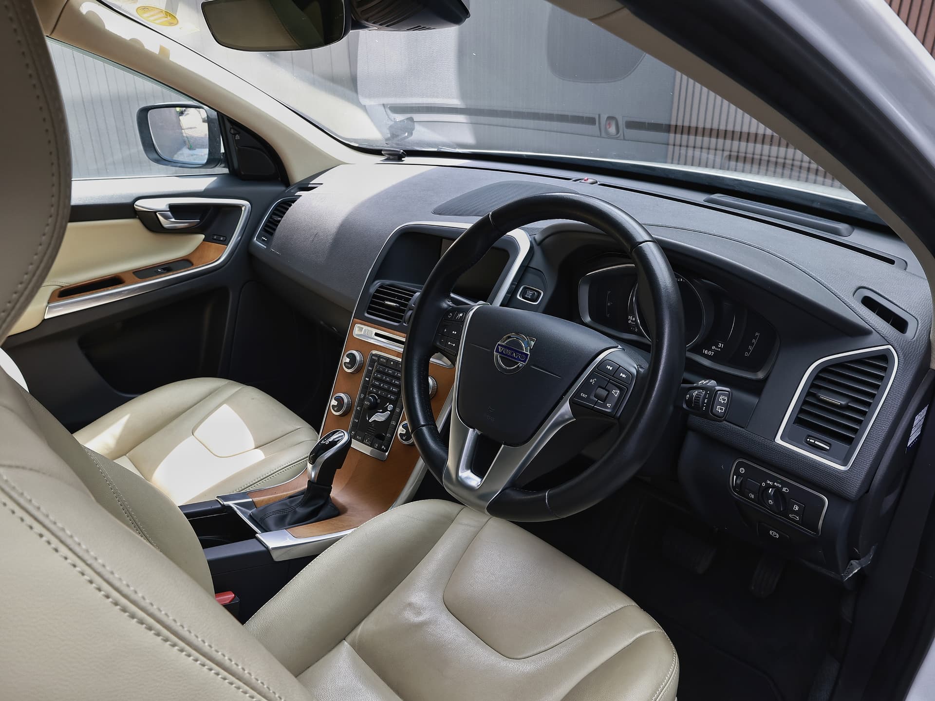 2017 Volvo XC60 D4 Classic image-8