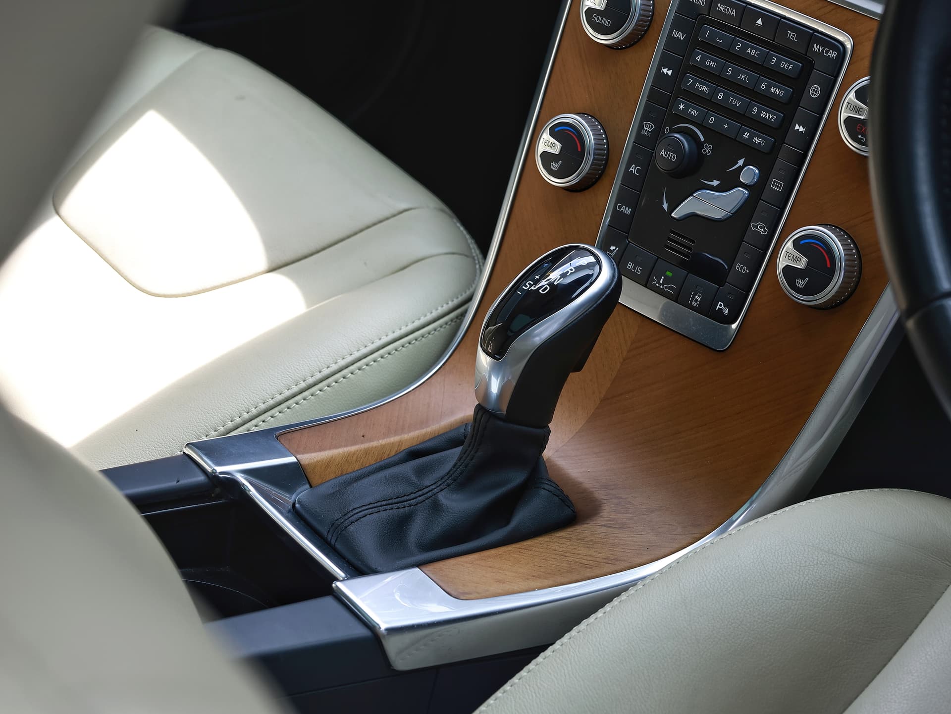 2017 Volvo XC60 D4 Classic image-12