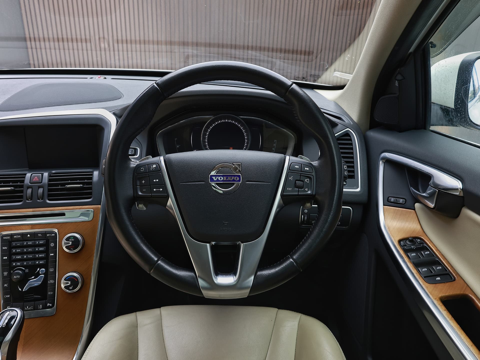 2017 Volvo XC60 D4 Classic image-10