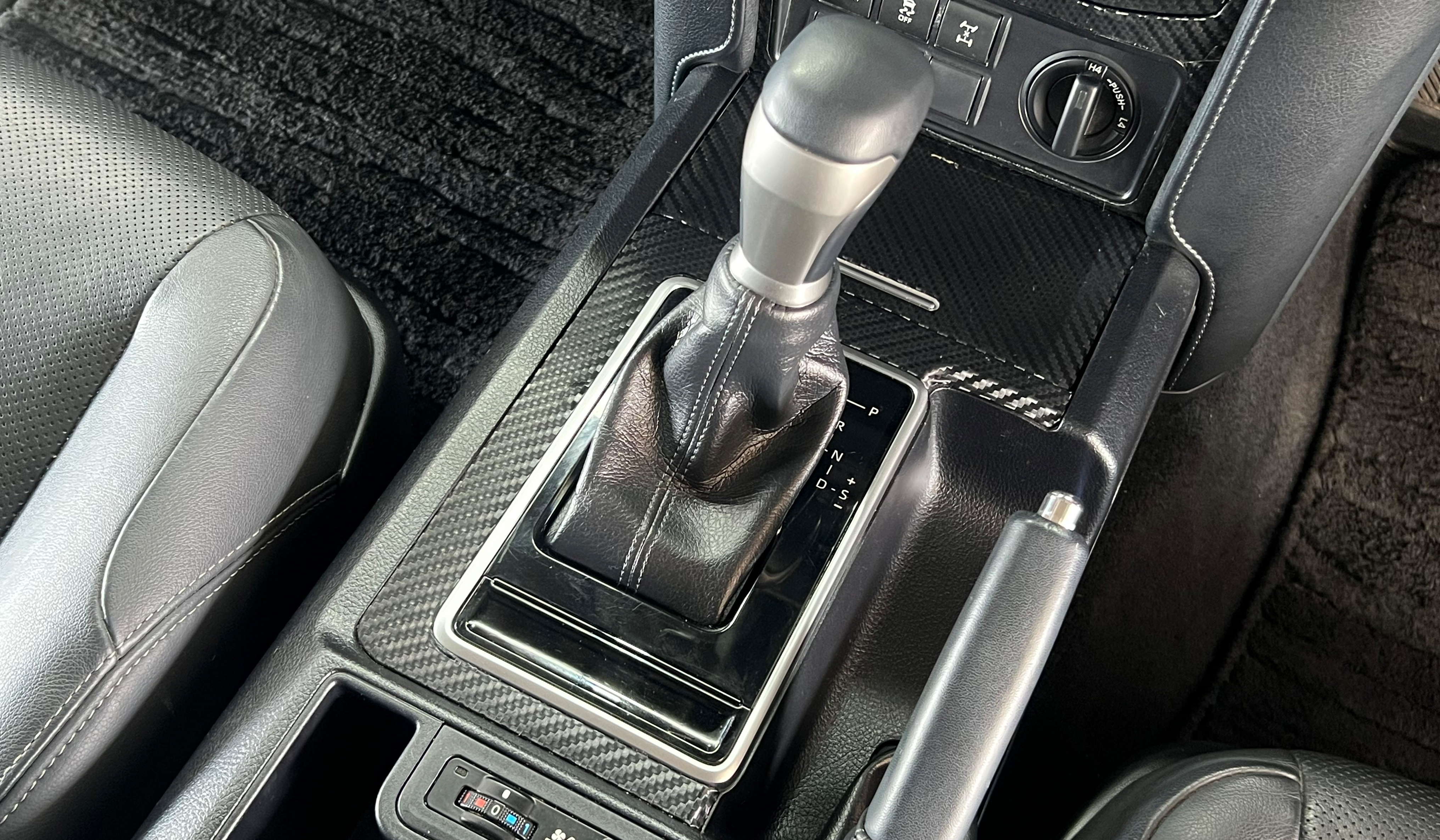 2019 Toyota Land Cruiser Prado TX L Package image-9