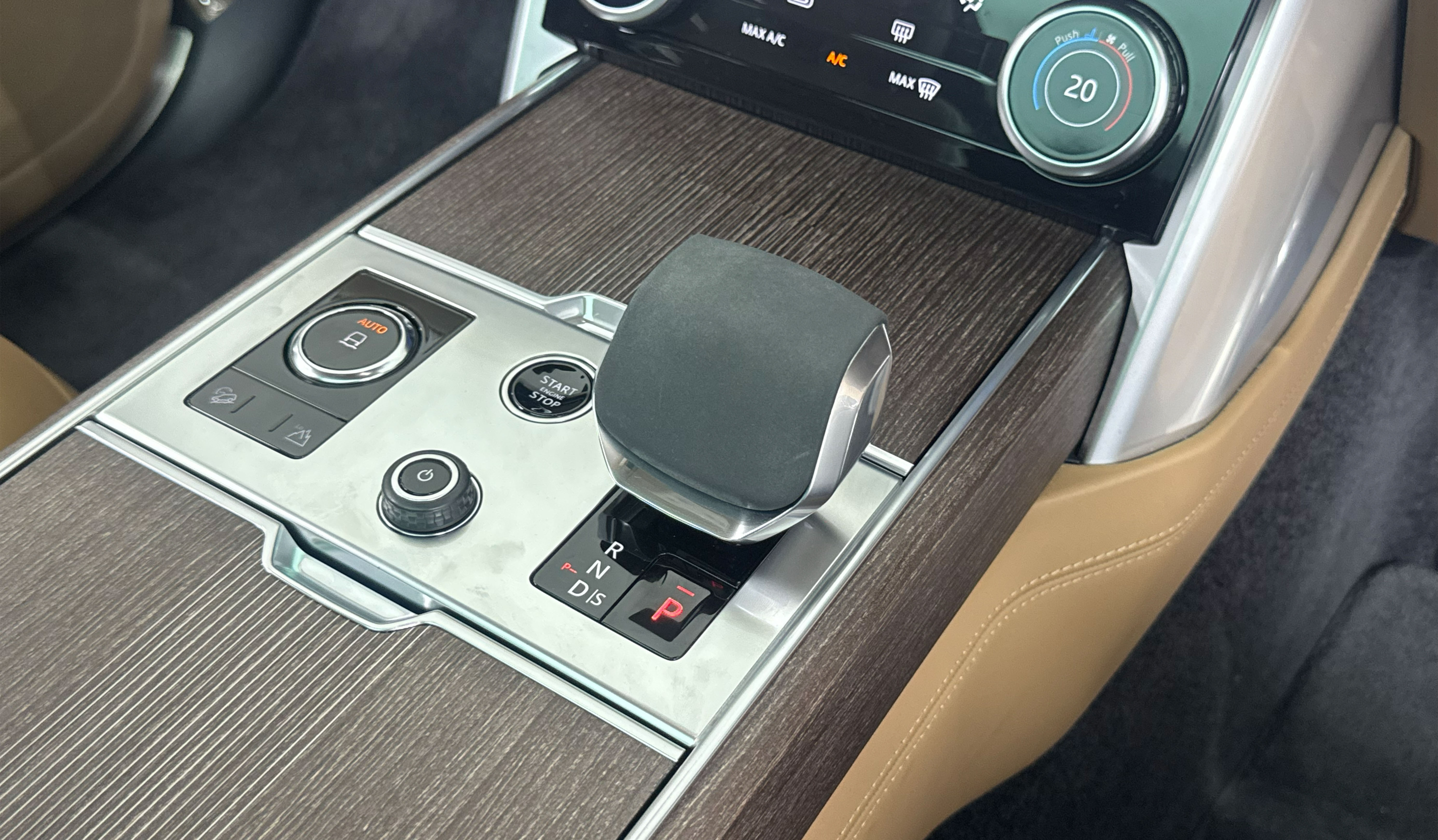 2023 Land Rover Range Rover AUTOBIOGRAPHY D300 image-9