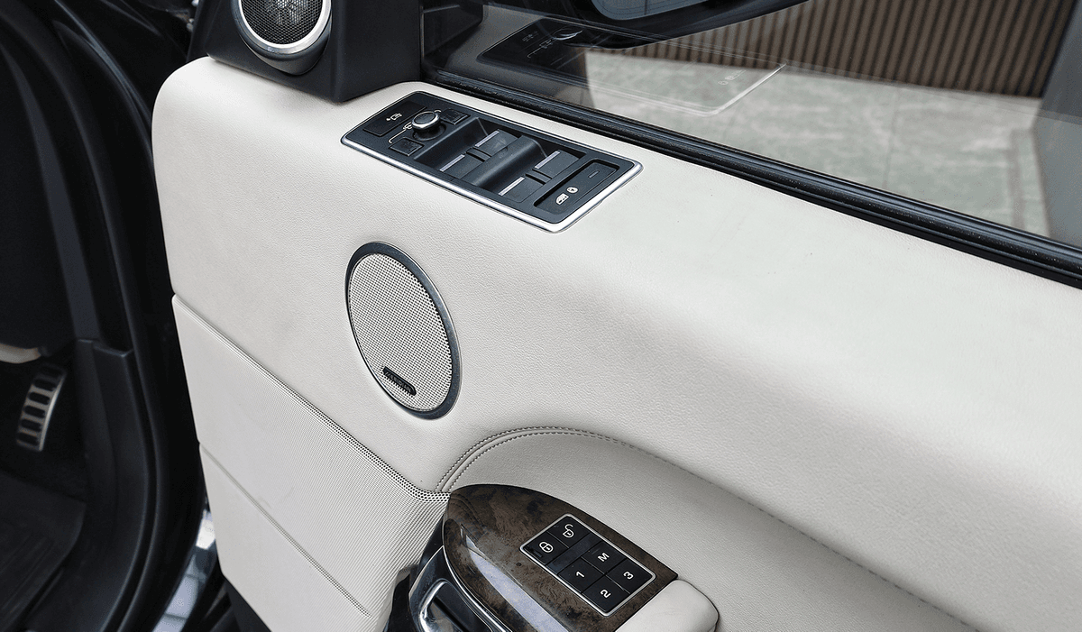 2013 Land Rover Range Rover Vogue Super Charged image-10