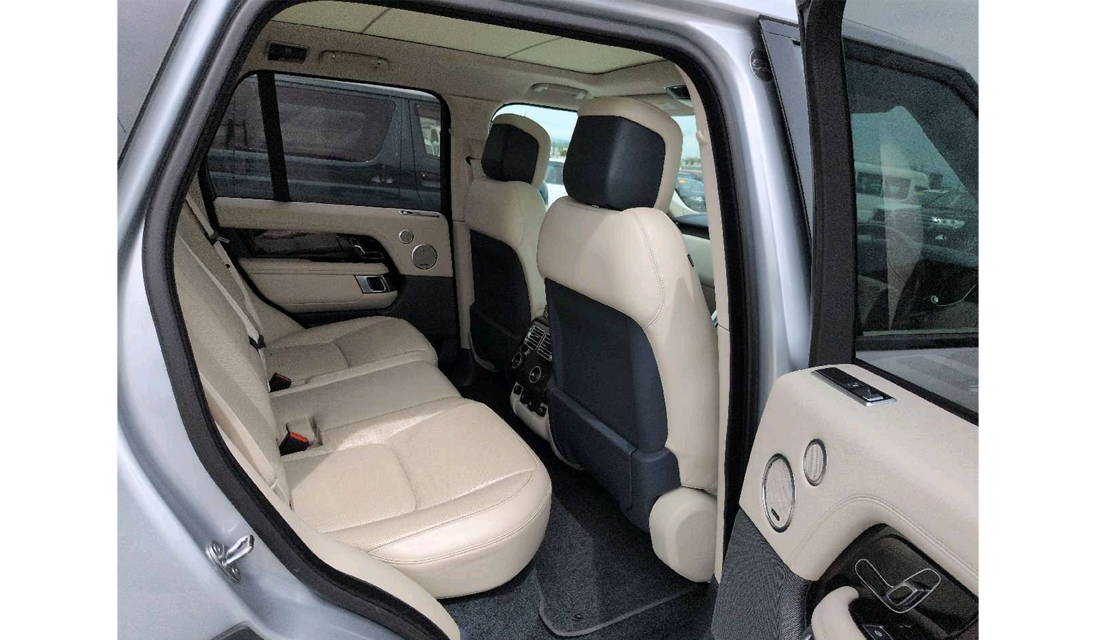 2020 Land Rover Range Rover Vogue image-9