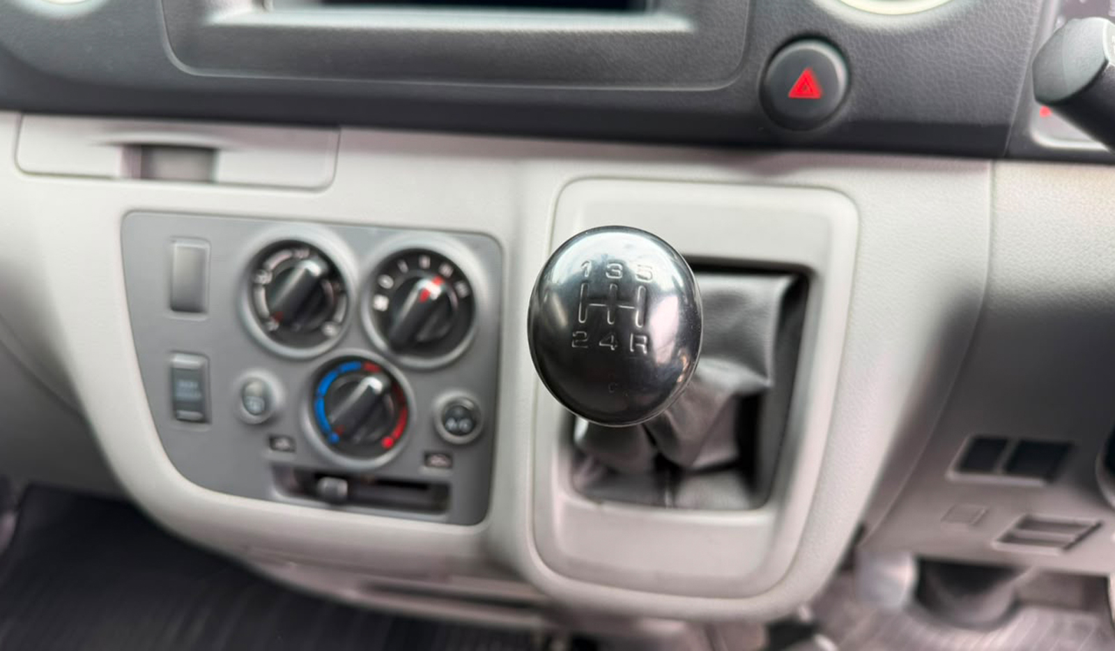 2018 Nissan NV350 DX image-9