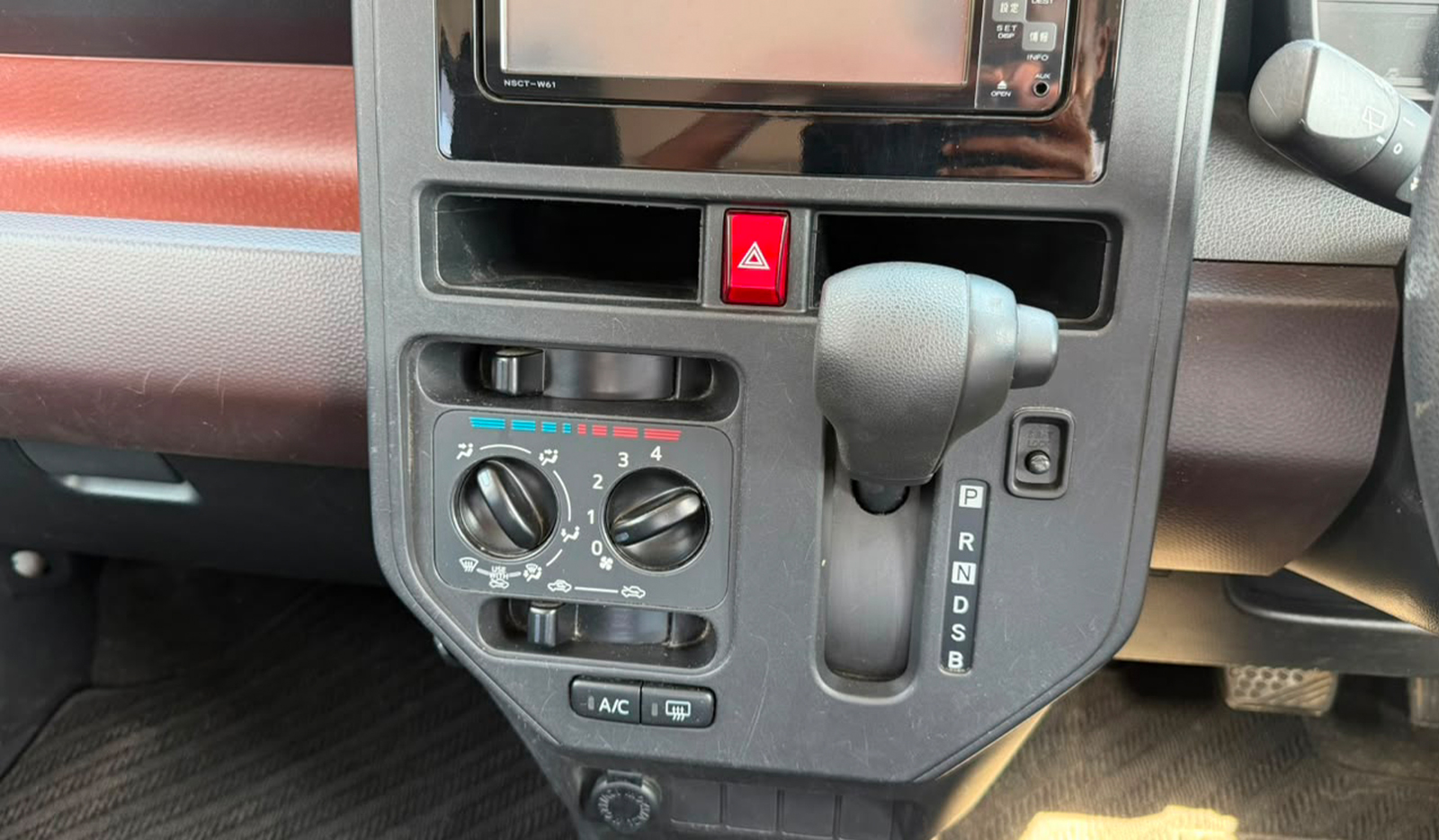 2019 Toyota Tank XS image-9