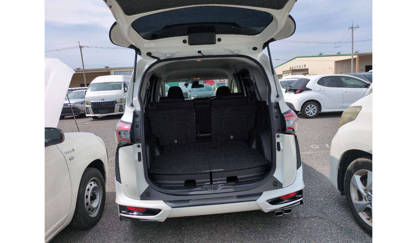 2019 Toyota Sienta image-9