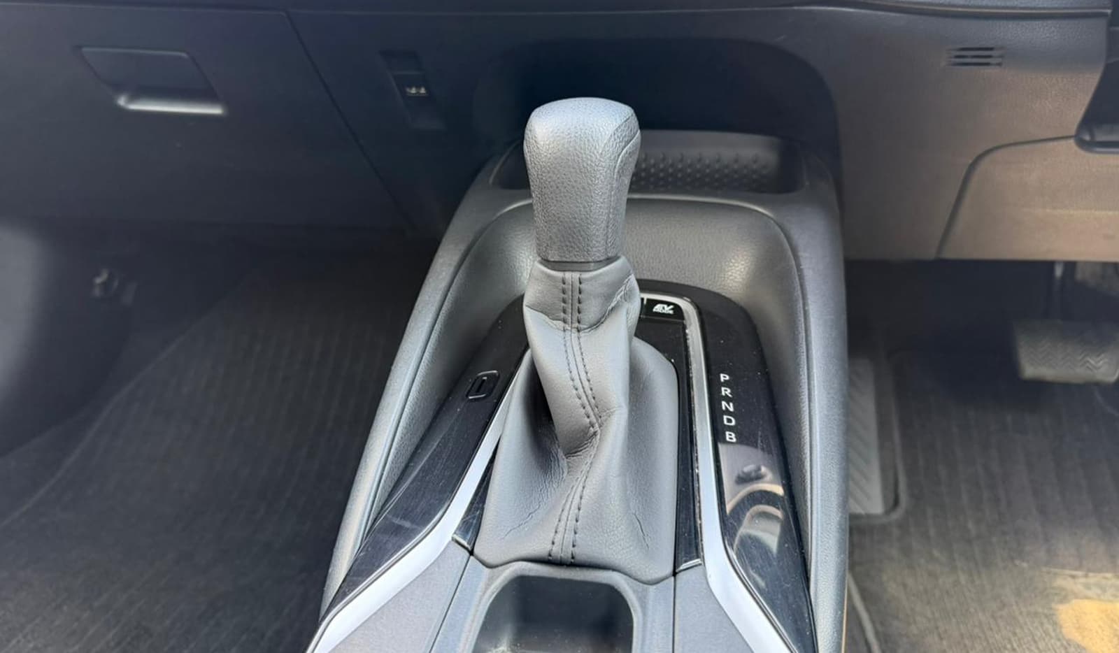 2020 Toyota Corolla Touring HYBRID GX image-9