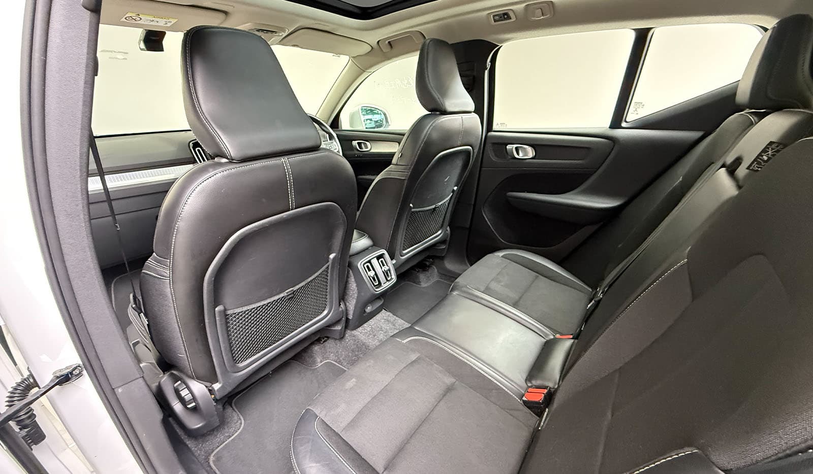 2019 Volvo XC 40 T4 MOMENTUM image-9