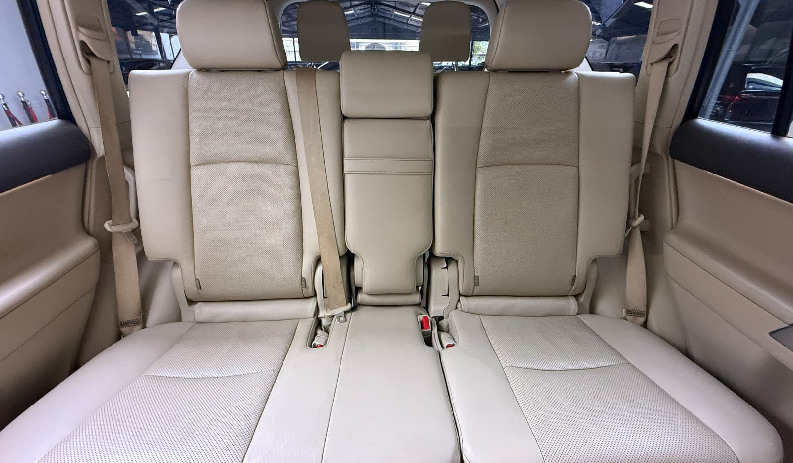 2022 Toyota Land Cruiser Prado VXL image-9