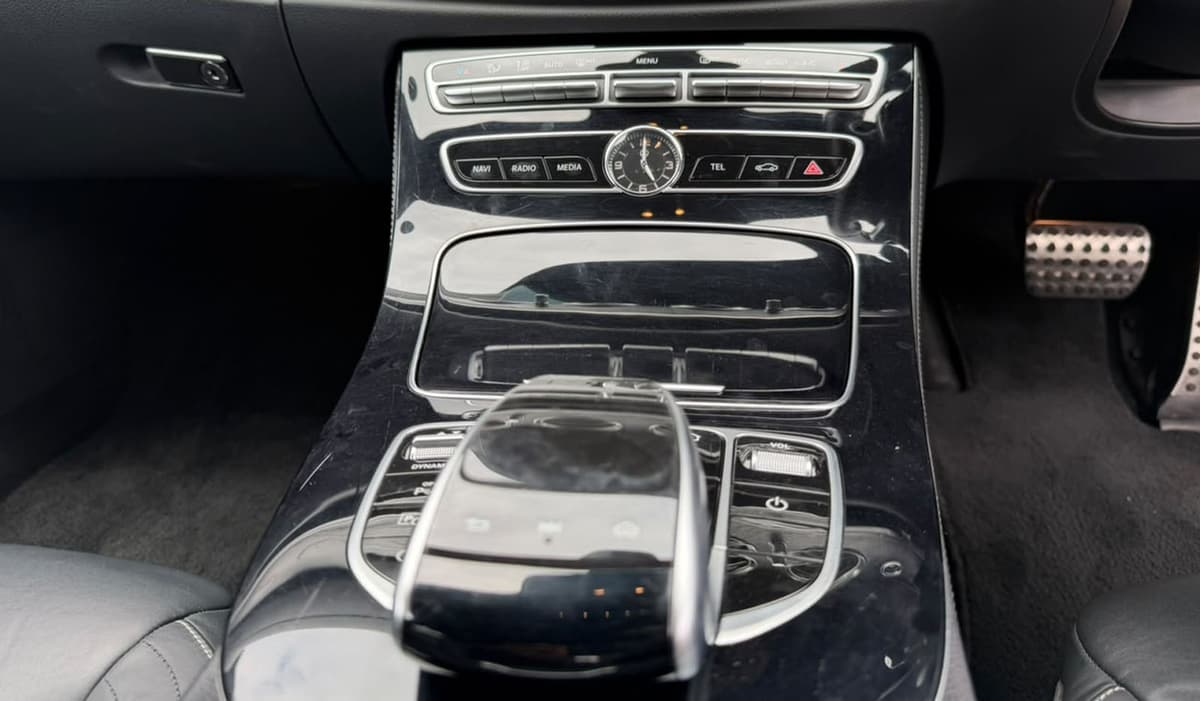 2016 Mercedes-Benz E-Class Avantgarde E200d image-9