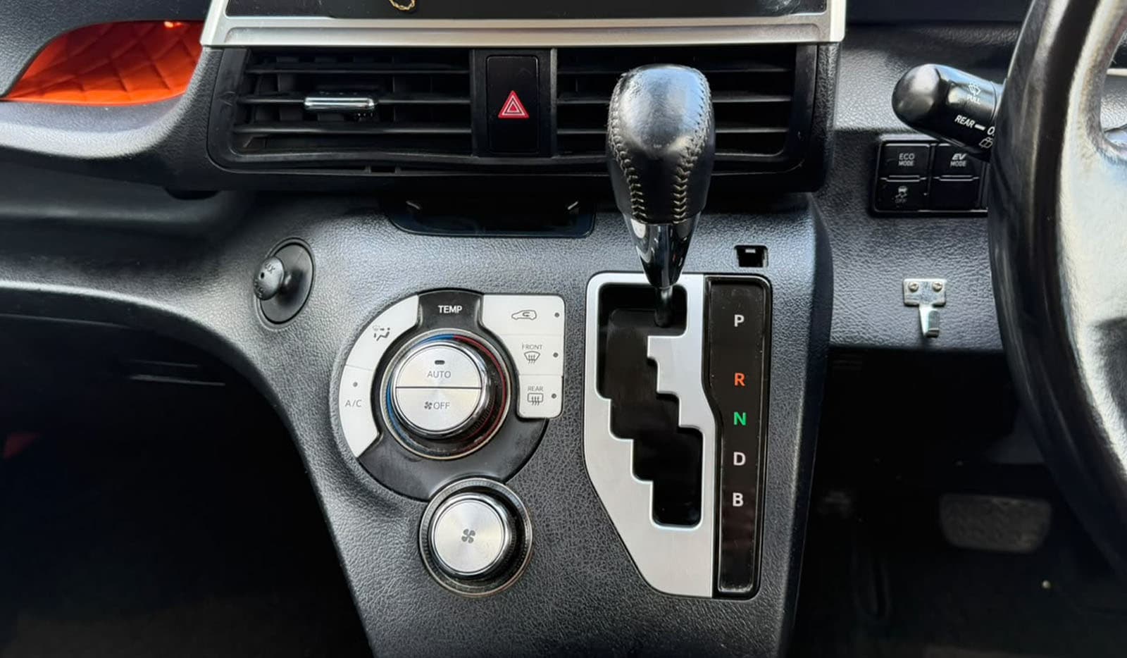 2019 Toyota Sienta Hybrid Funbase G image-9