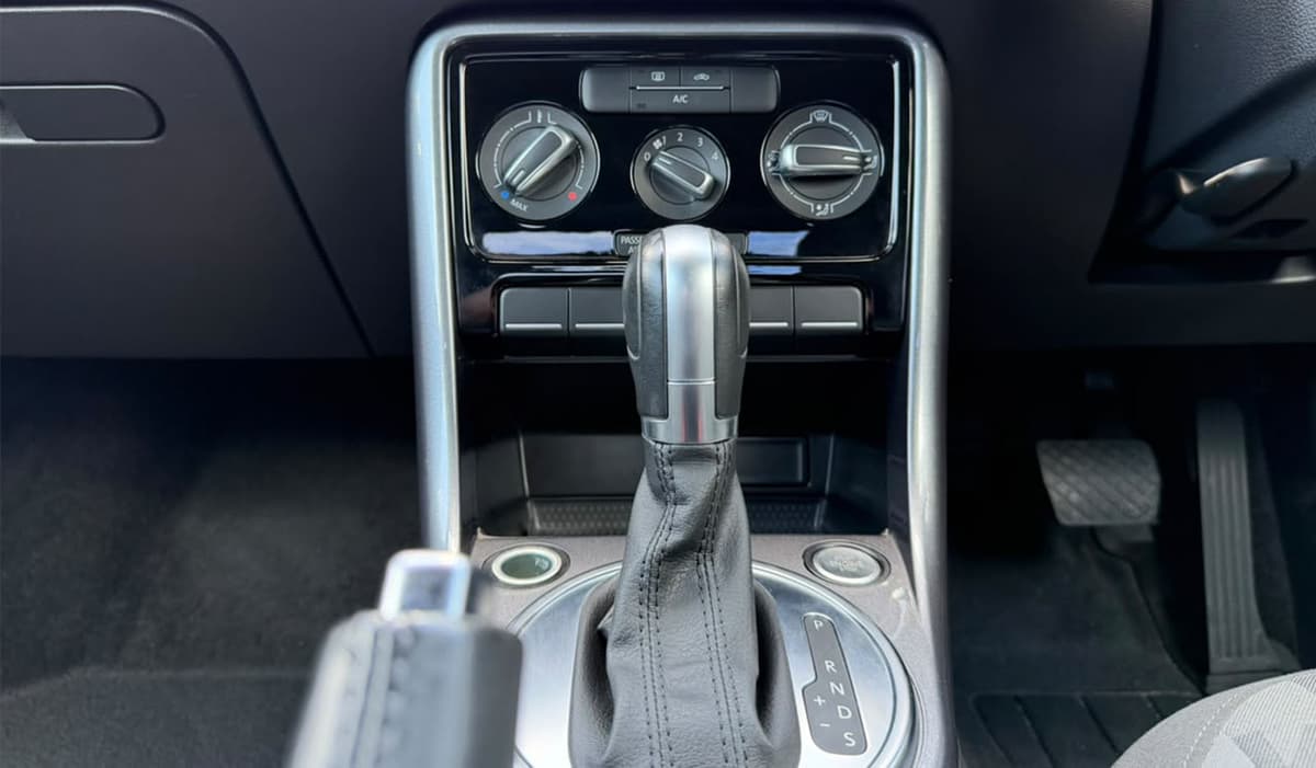 2018 Volkswagen Beetle Design image-9