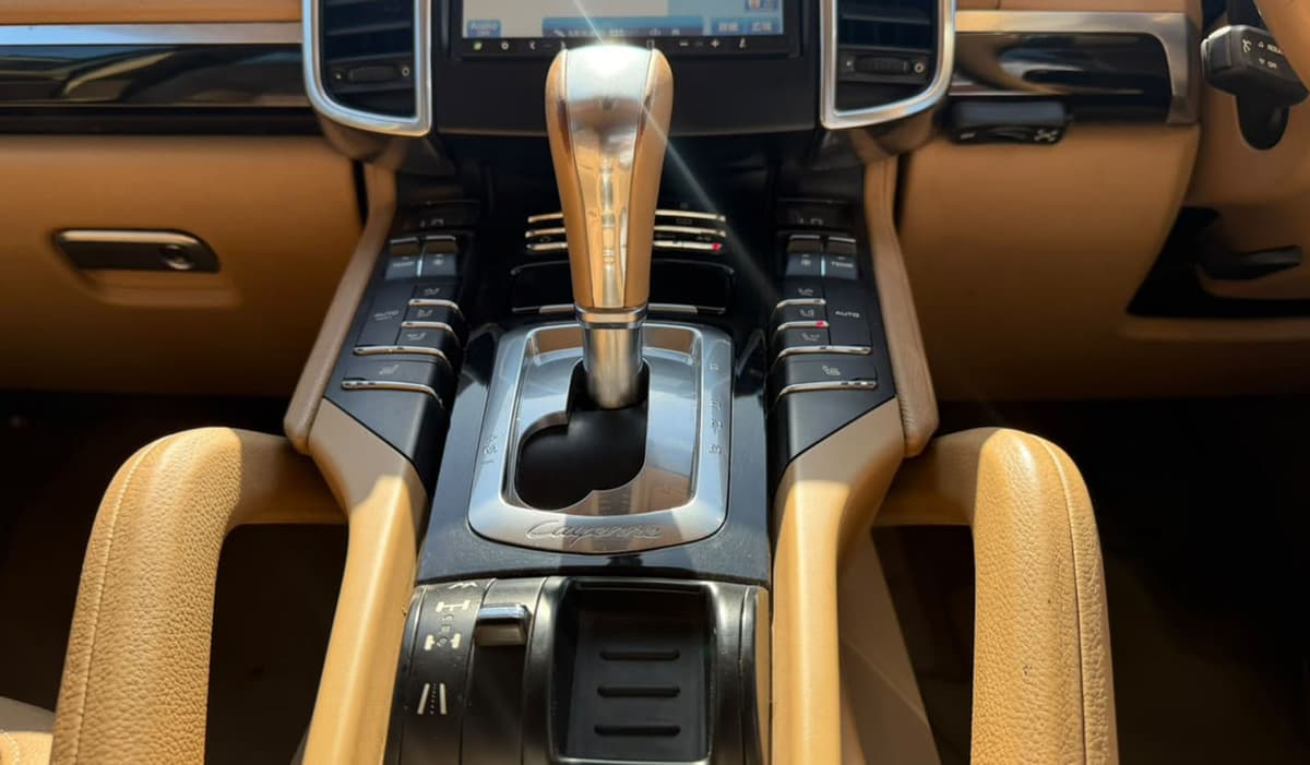 2013 Porsche Cayenne image-9
