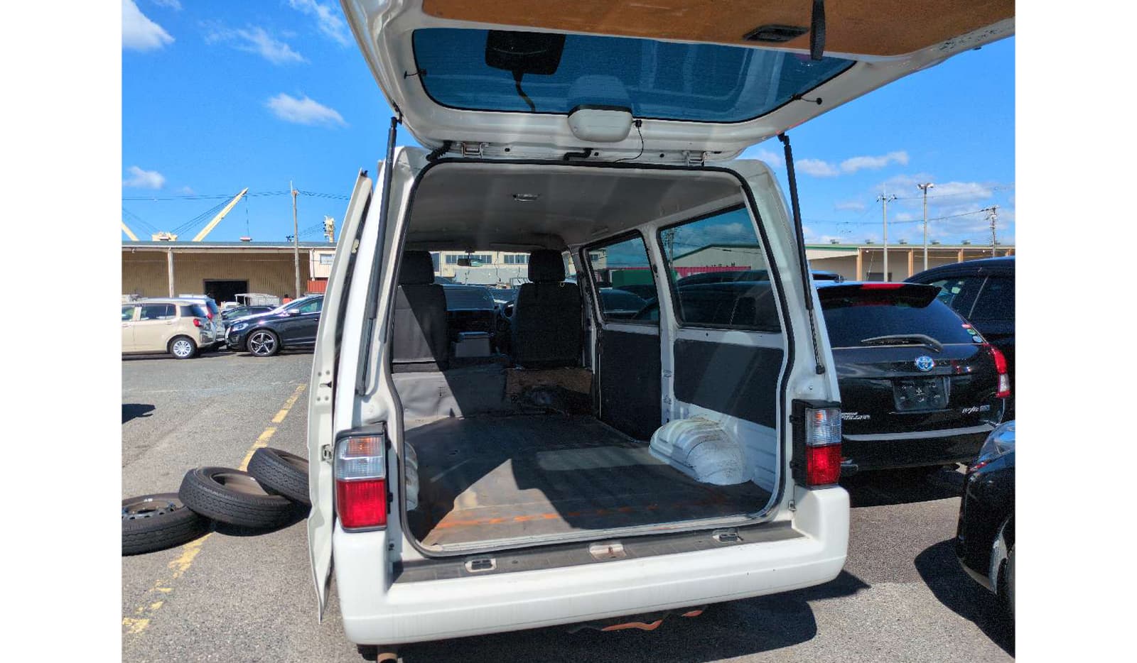 2010 Mazda Bongo image-9
