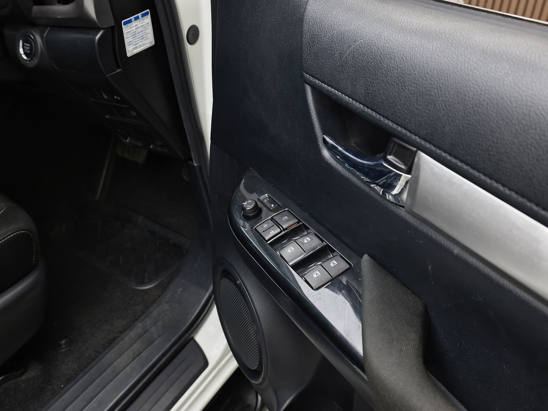 2021 Toyota Hilux z image-12