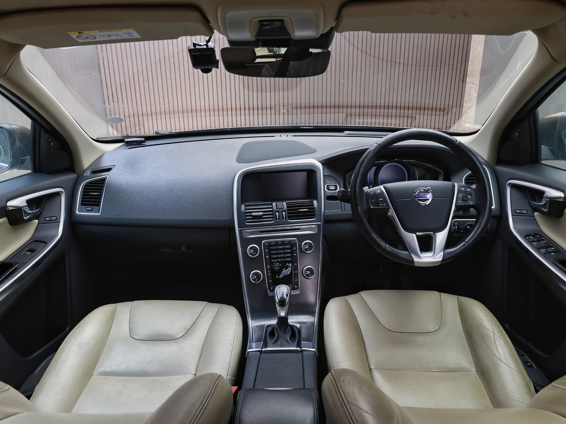 2016 Volvo XC60 SE 4WD T5 Awd image-8