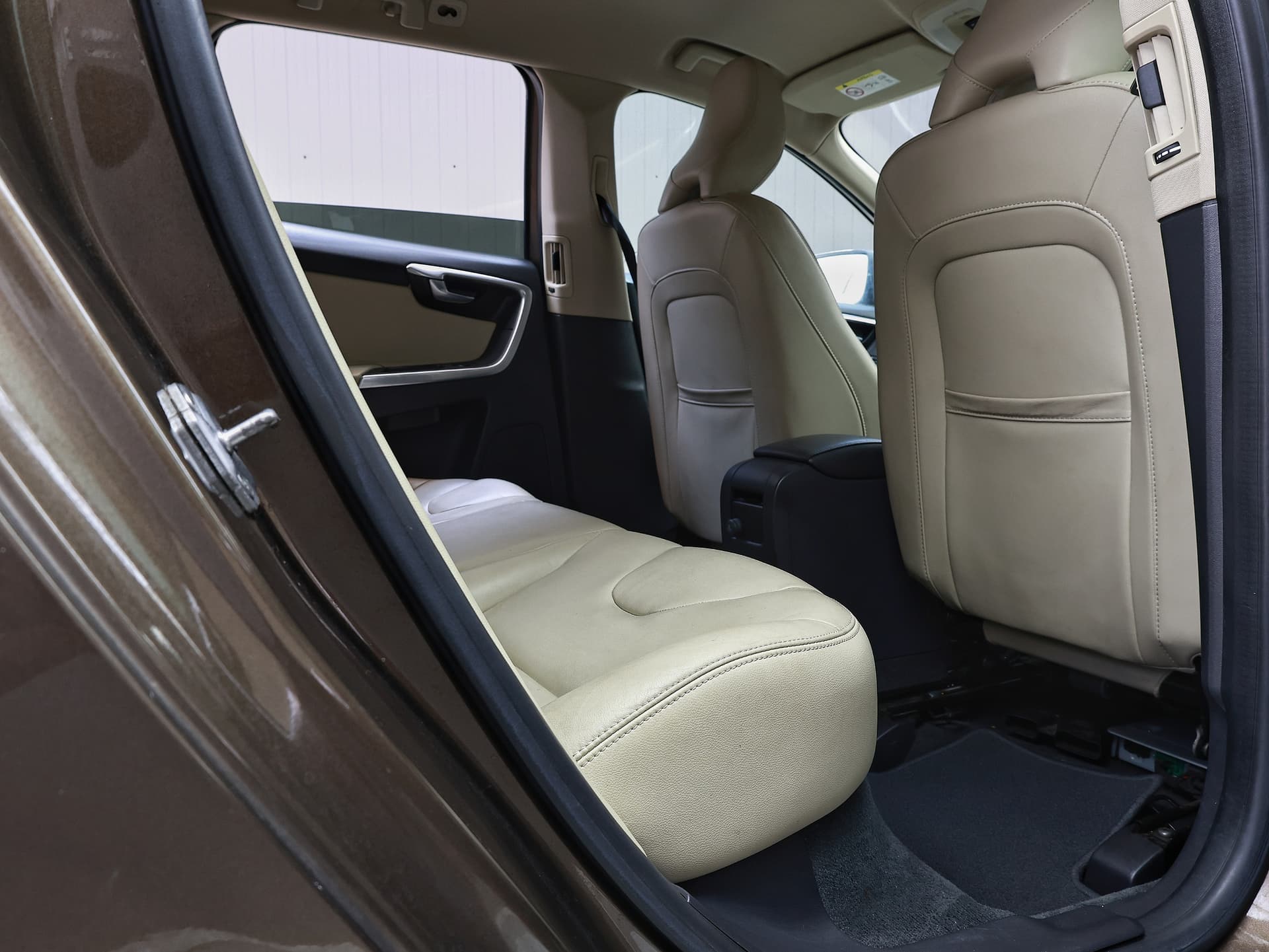 2016 Volvo XC60 SE 4WD T5 Awd image-12