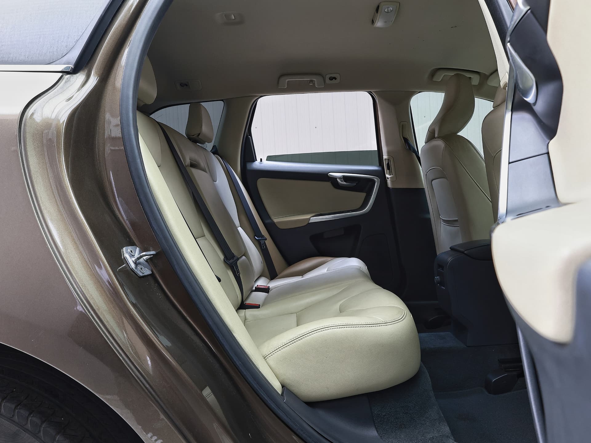 2016 Volvo XC60 SE 4WD T5 Awd image-13