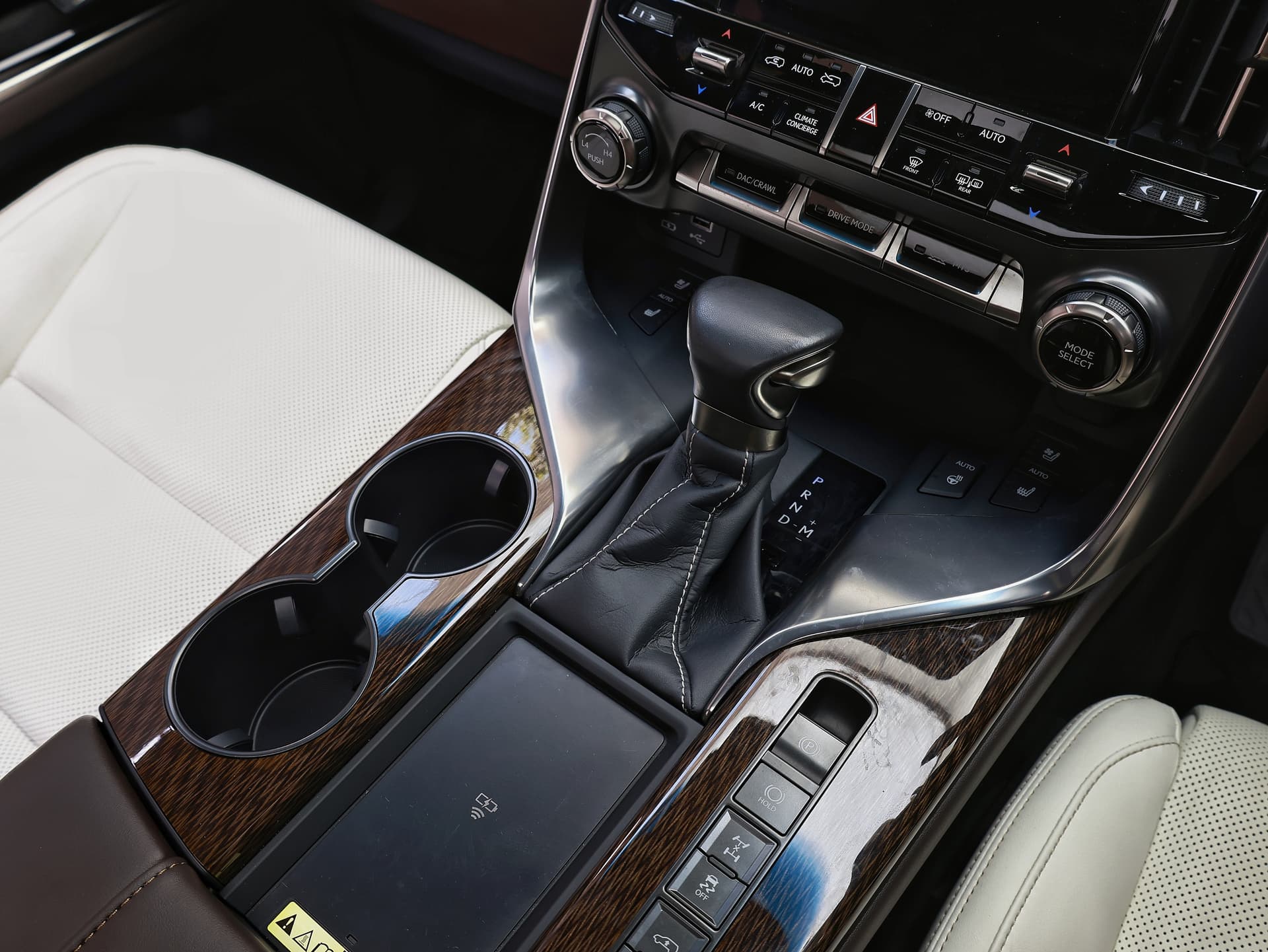 2023 Lexus Lx500d image-10