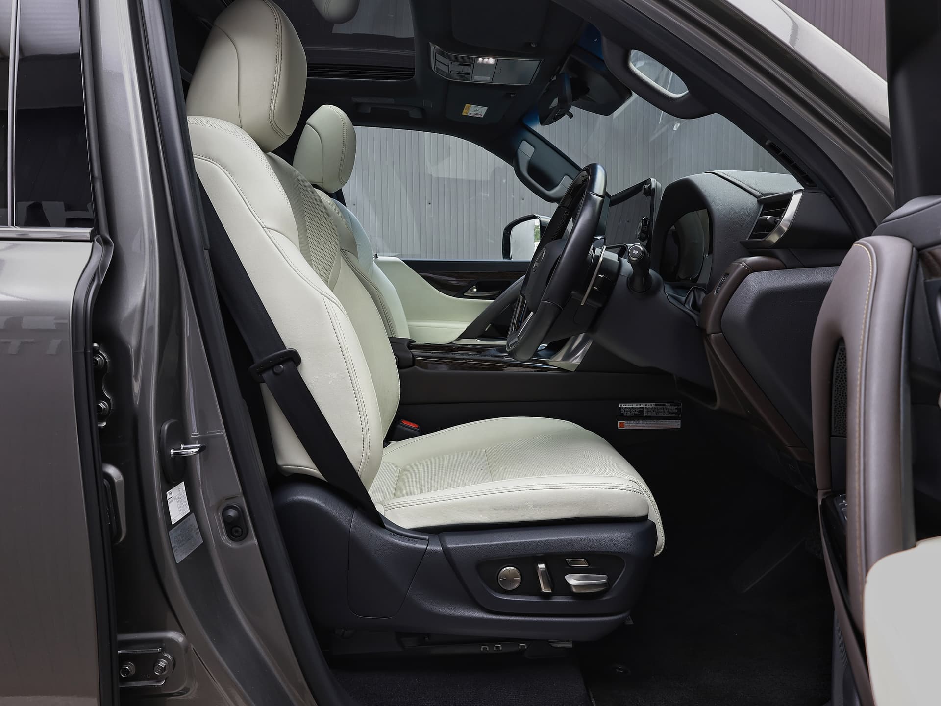 2023 Lexus Lx500d image-7