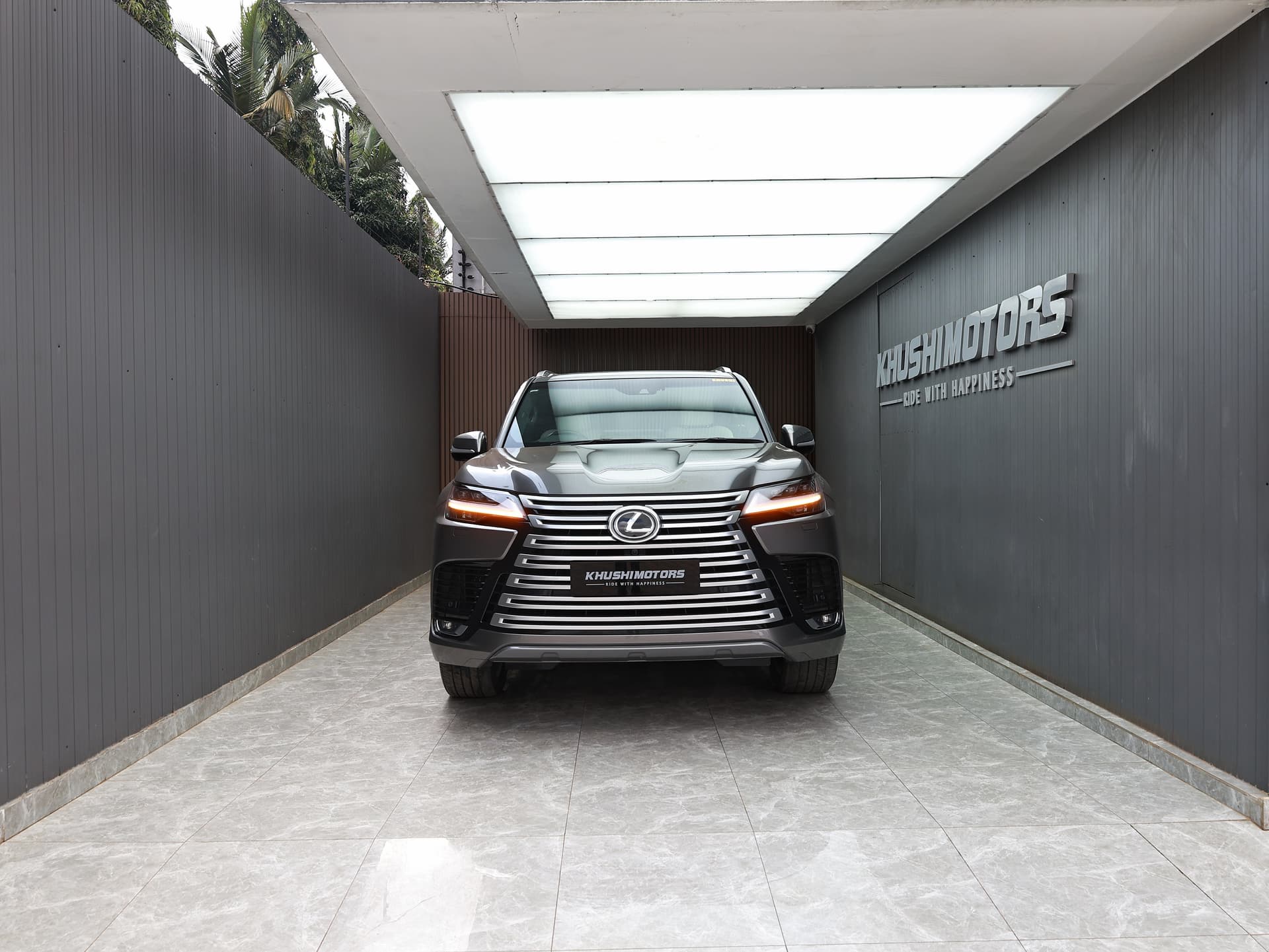 2023 Lexus Lx500d image-2