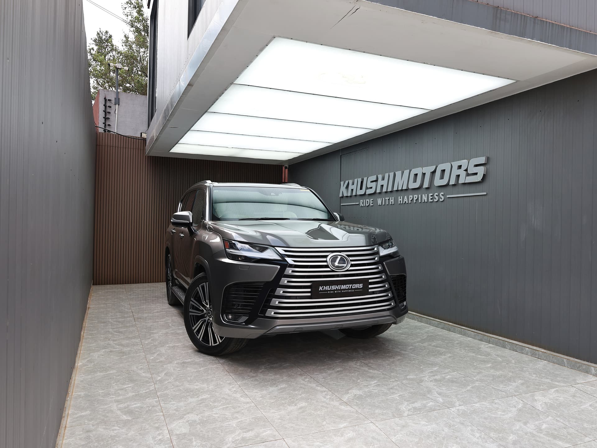 2023 Lexus Lx500d image-1