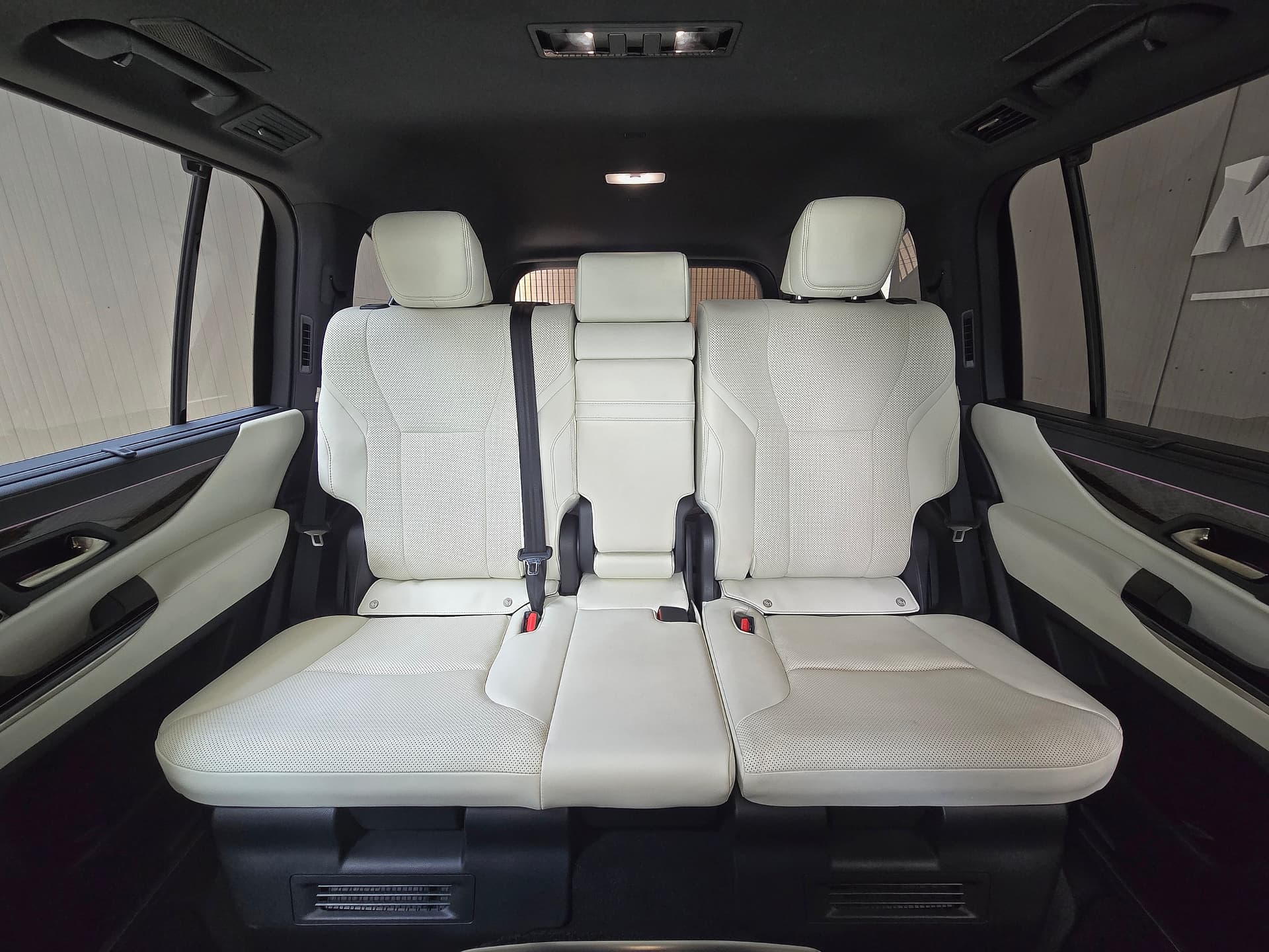 2023 Lexus Lx500d image-14
