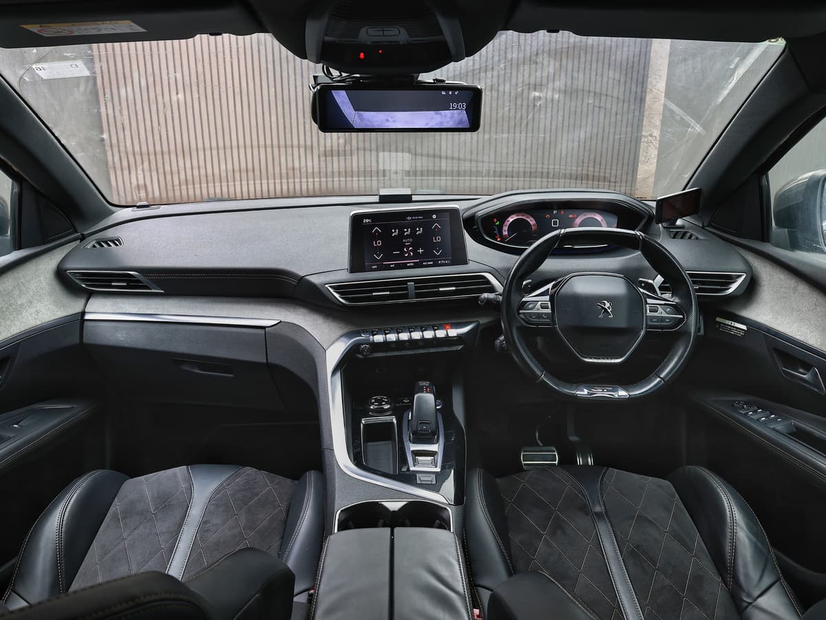 2017 Peugeot 3008 Gt Blue Dhi image-11