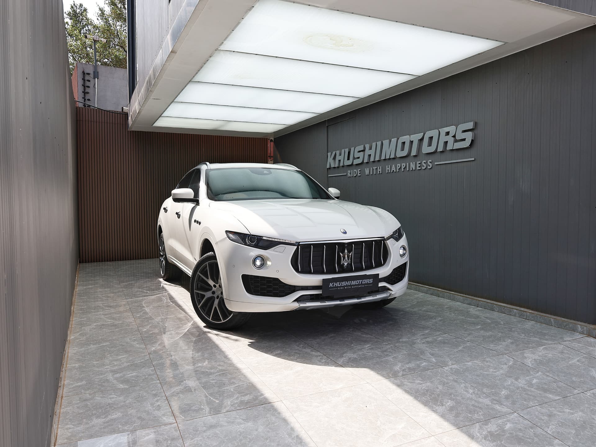 2018 Maserati Levante image-1