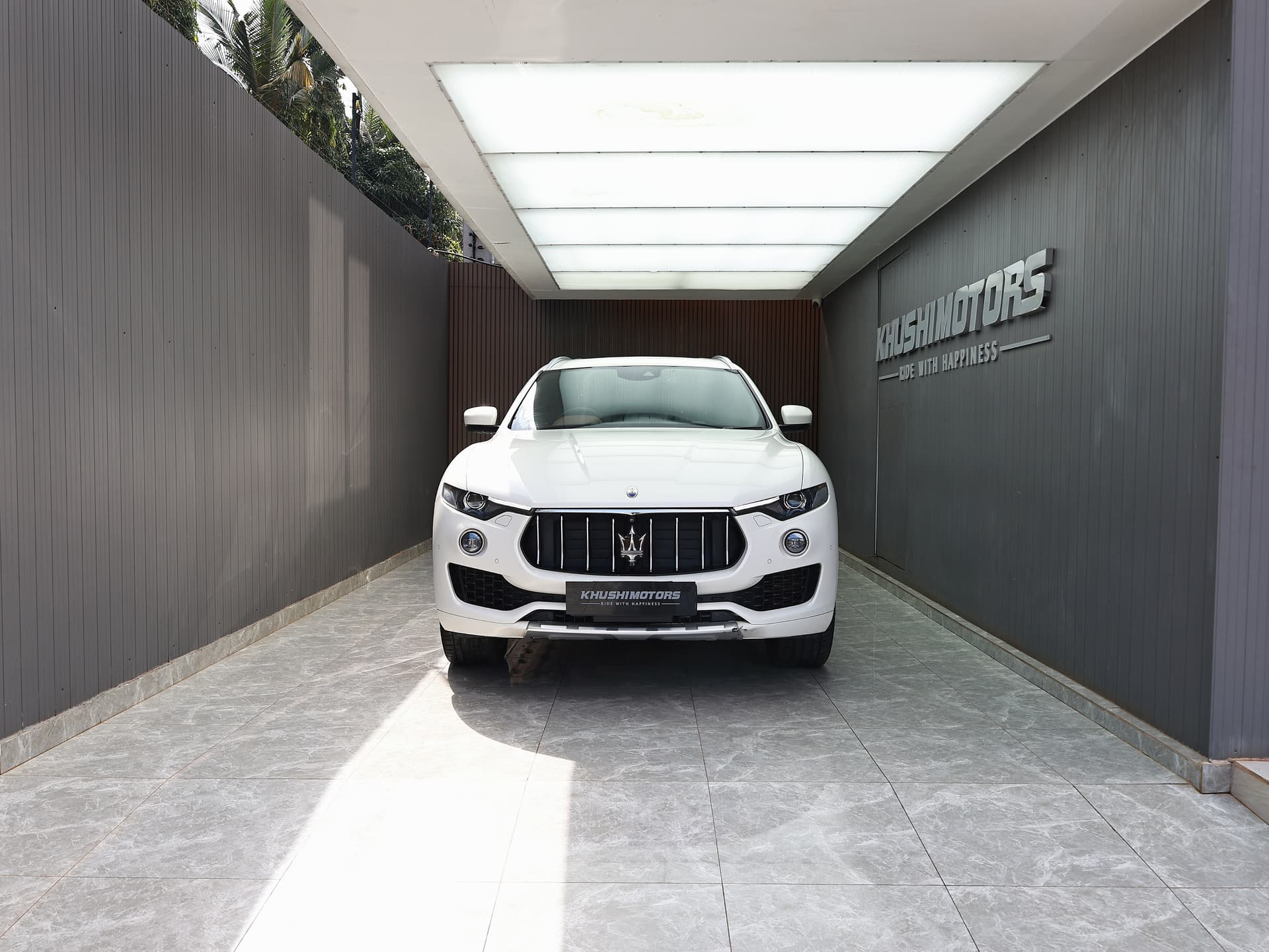 2018 Maserati Levante image-2