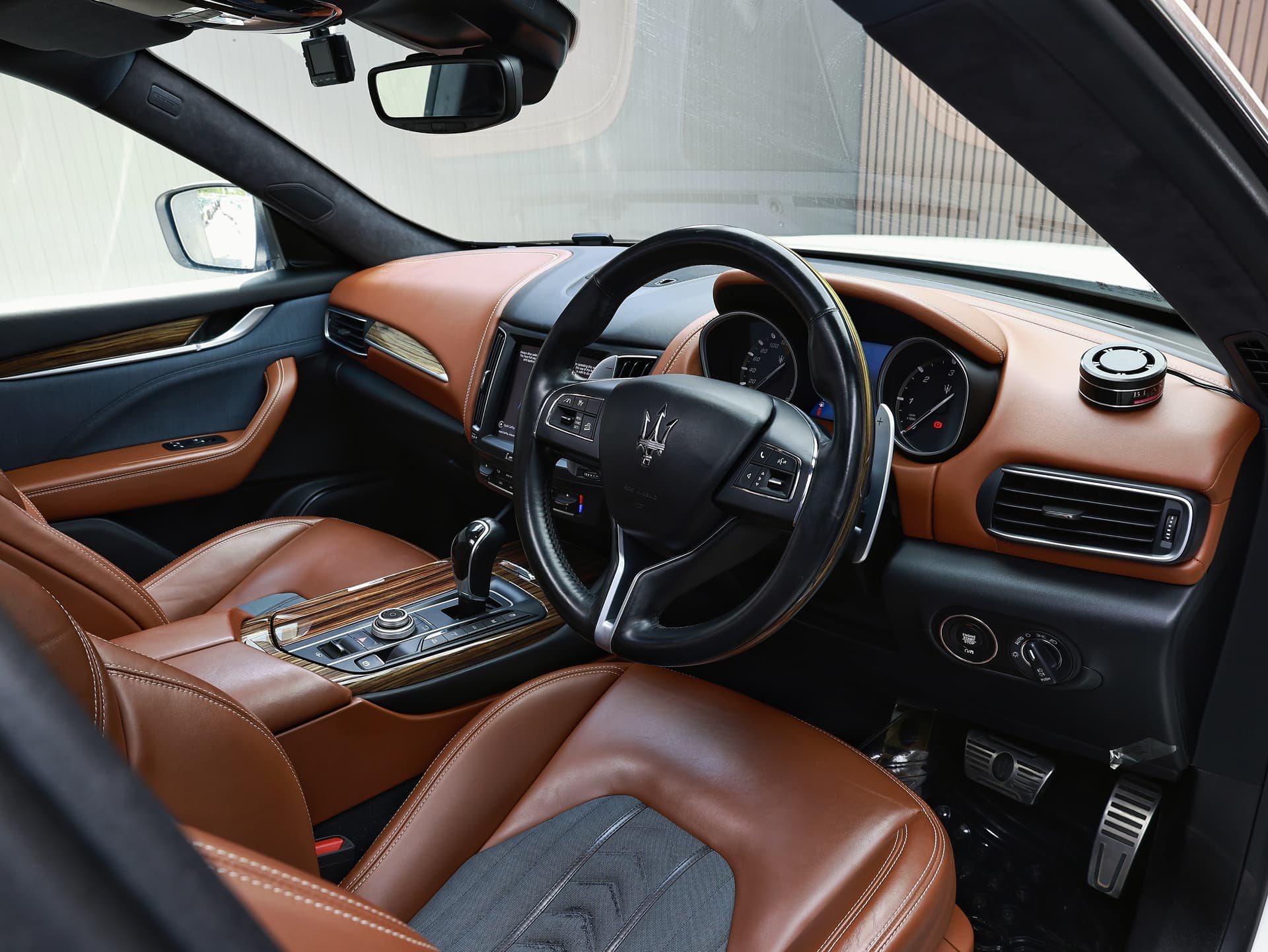 2018 Maserati Levante image-9